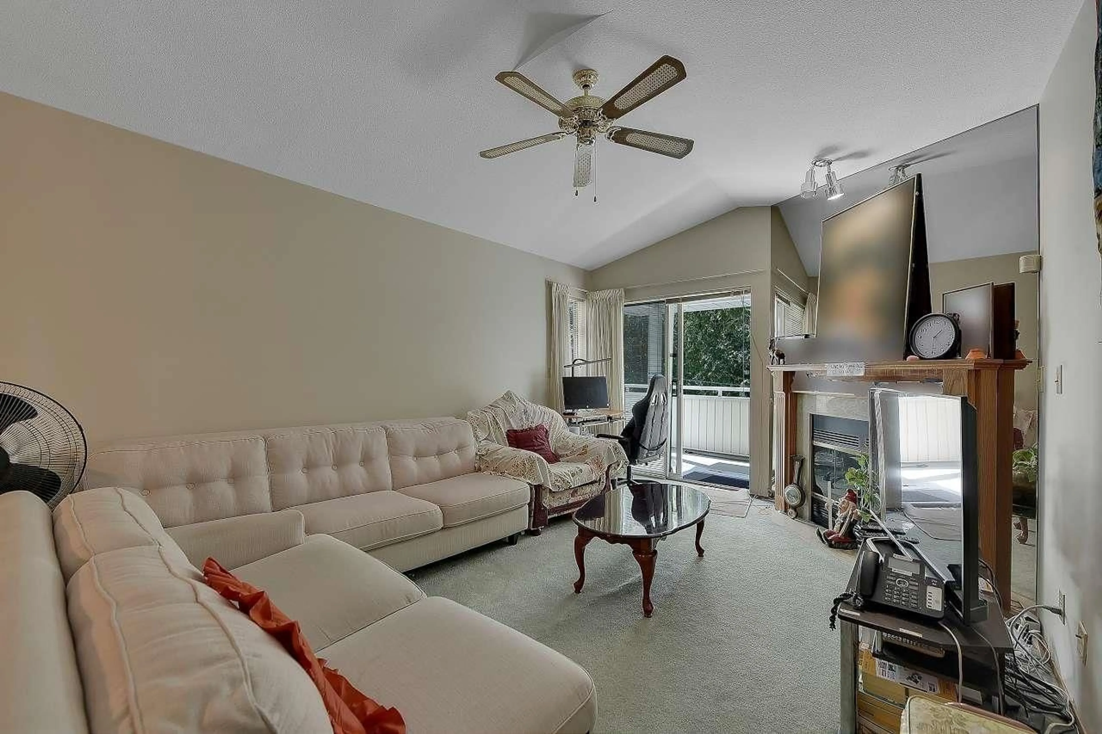 Living room with furniture, unknown for 204 - 7156 121 STREET, Surrey British Columbia V3W0J6