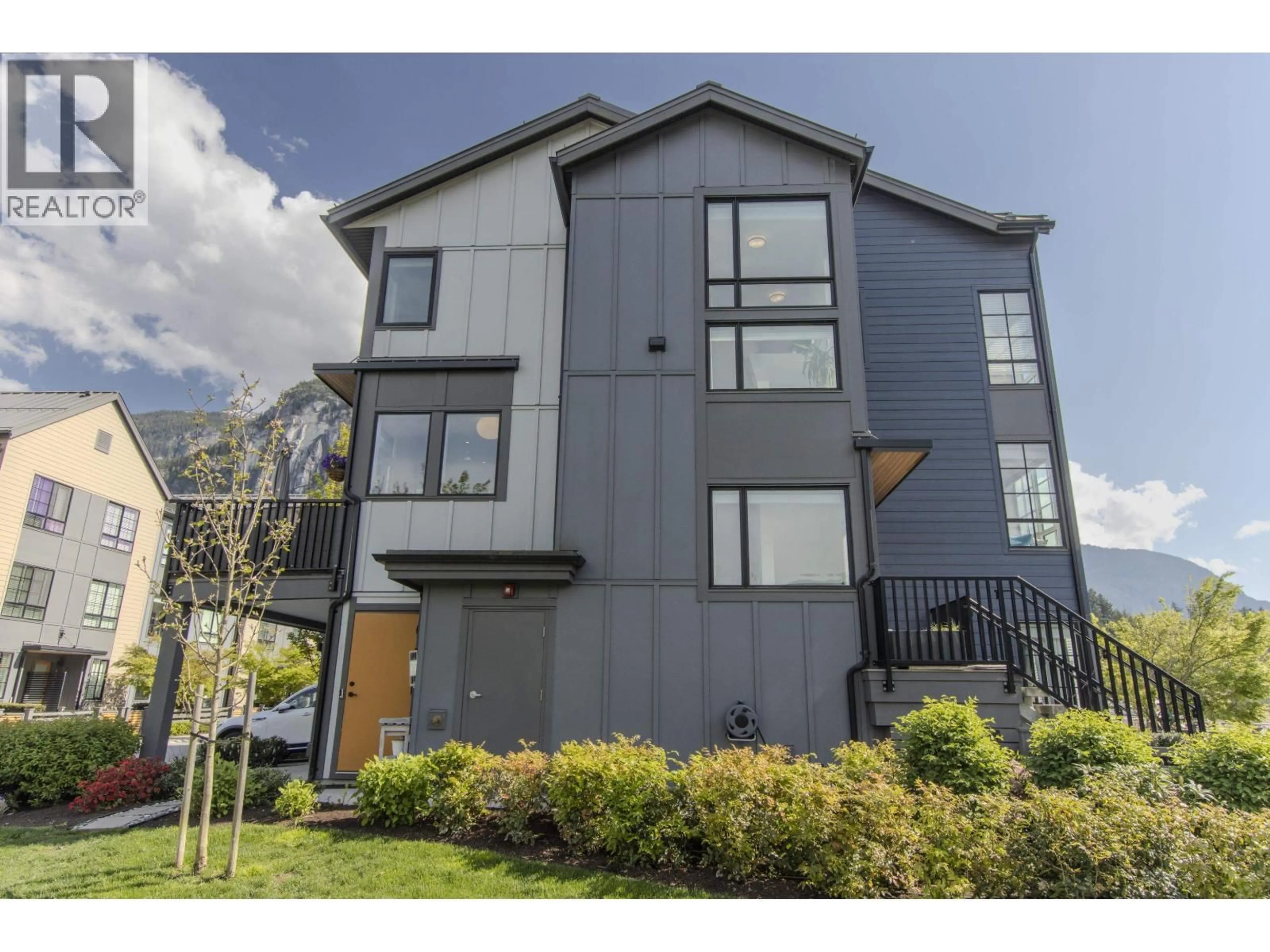 Home with vinyl exterior material, street for 38015 HELM WAY, Squamish British Columbia V8B2A1
