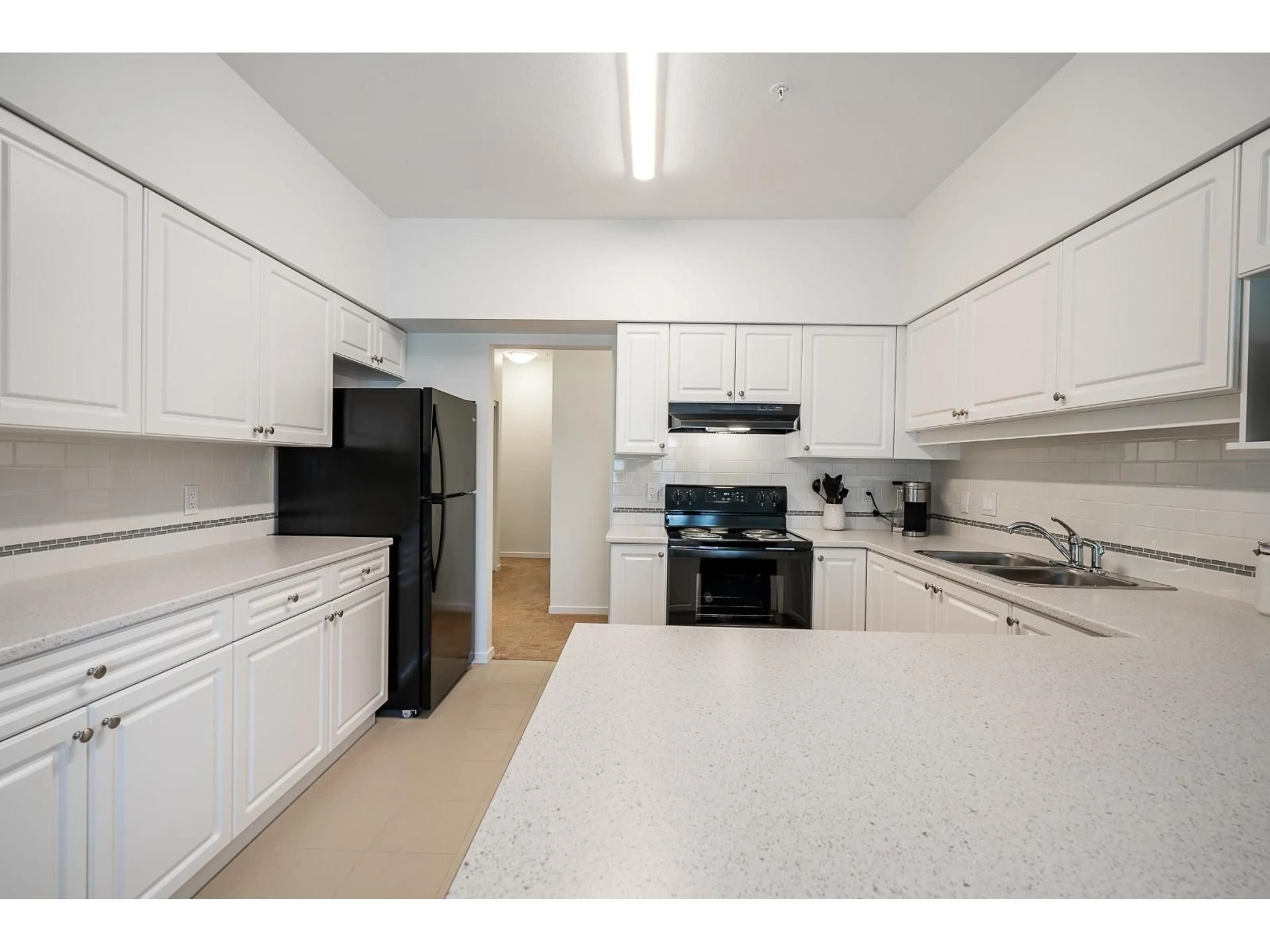 Standard kitchen, unknown for 202 - 13911 70 AVENUE, Surrey British Columbia V3W6B4