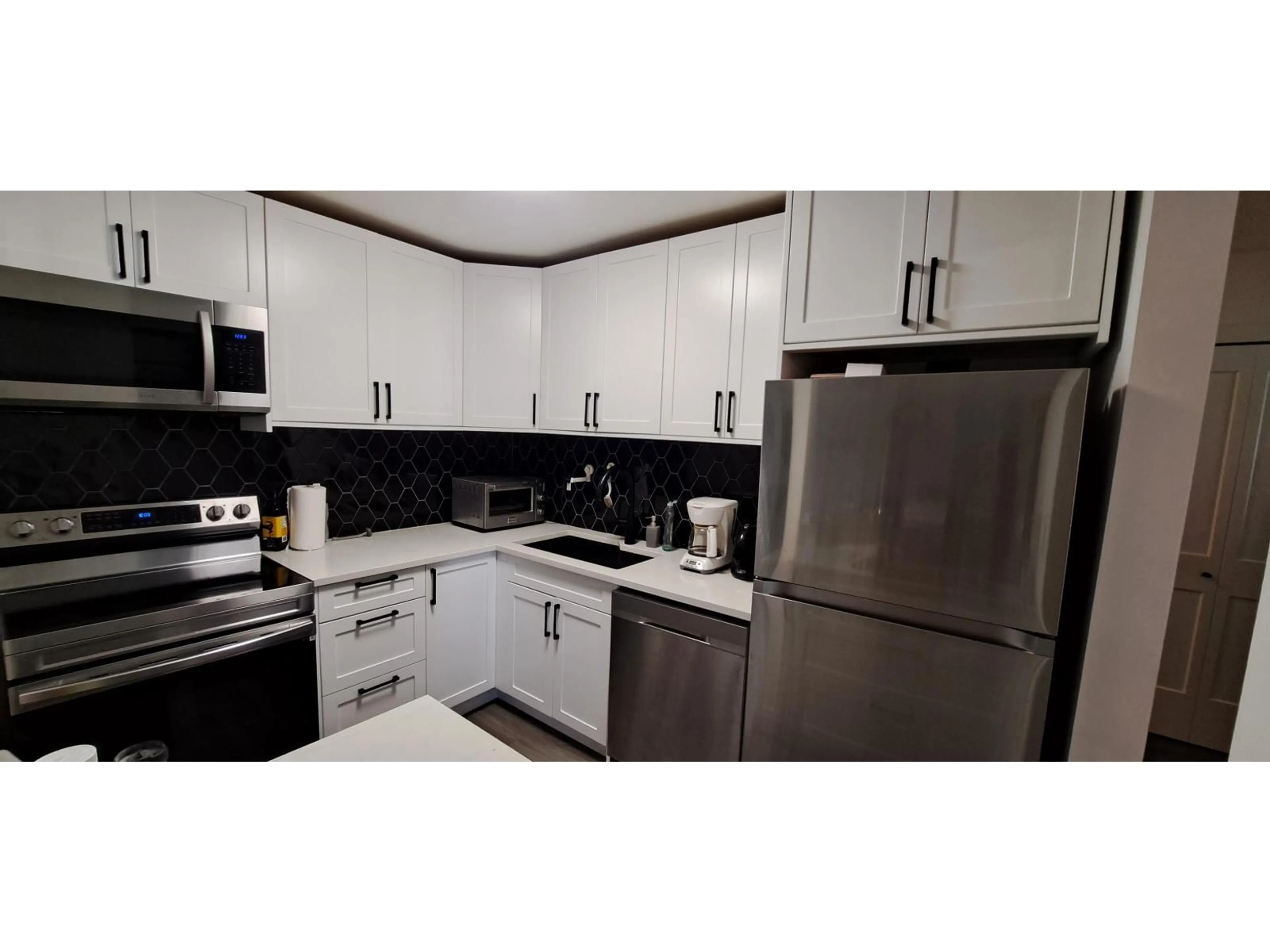 Standard kitchen, unknown for 305 - 32870 GEORGE FERGUSON WAY, Abbotsford British Columbia V2S7K1