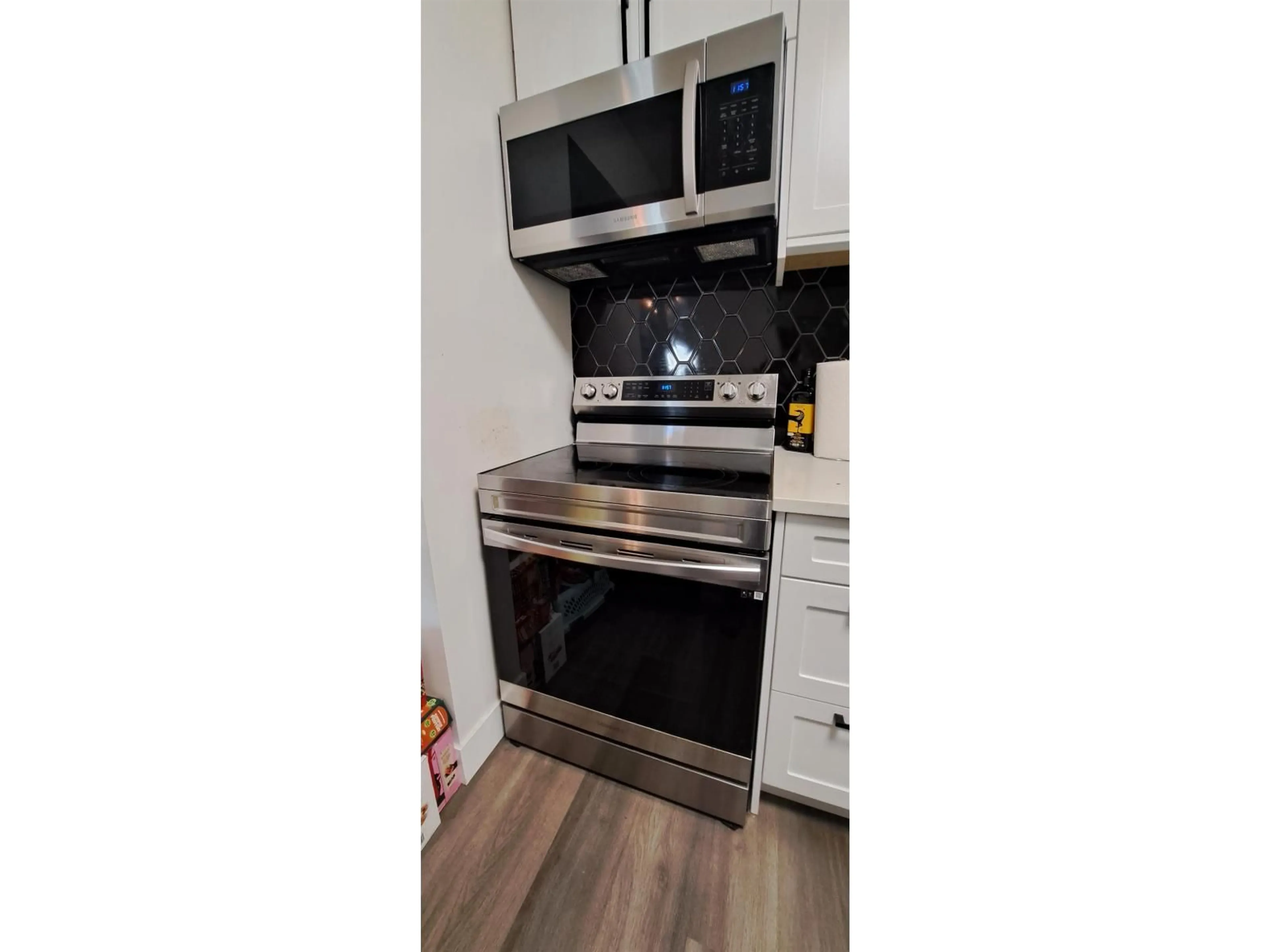 Standard kitchen, wood/laminate floor for 305 - 32870 GEORGE FERGUSON WAY, Abbotsford British Columbia V2S7K1