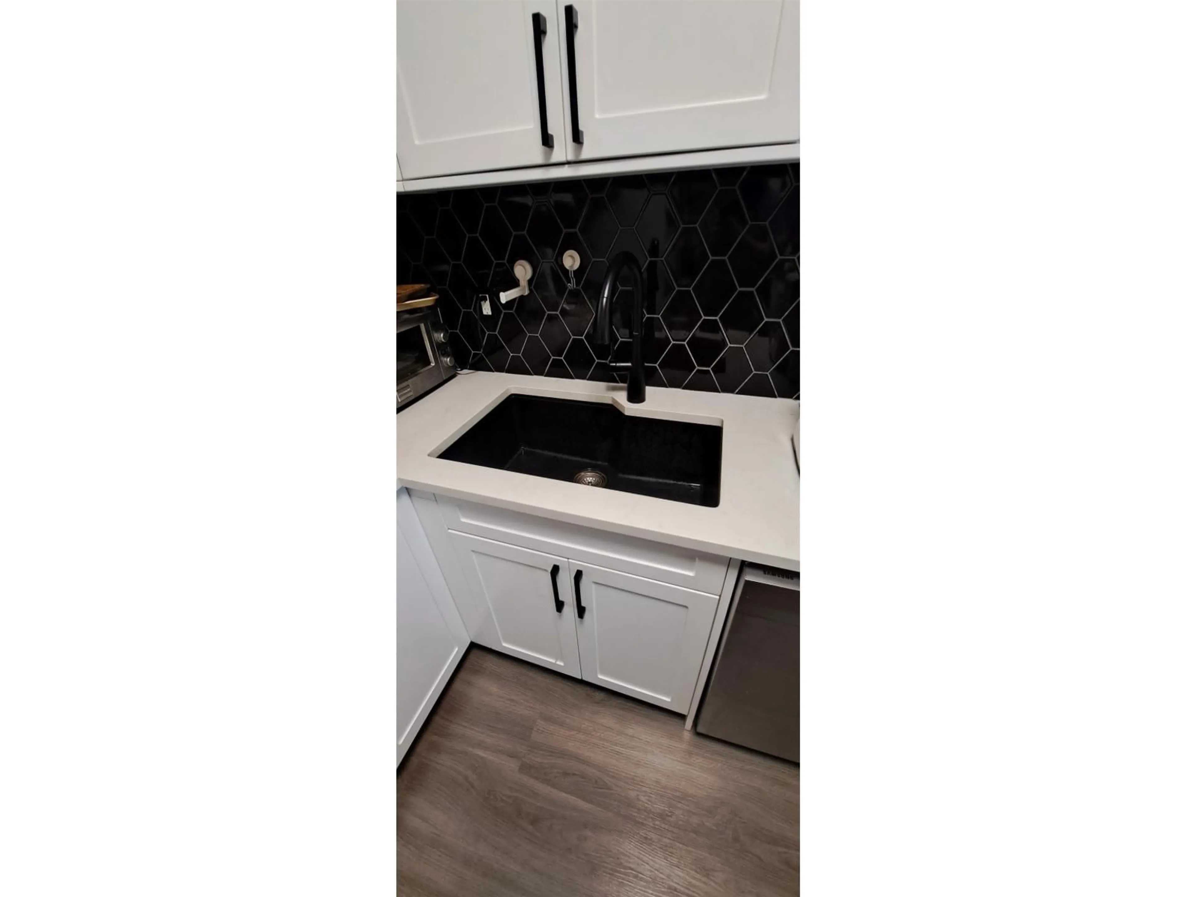 Contemporary kitchen, ceramic/tile floor for 305 - 32870 GEORGE FERGUSON WAY, Abbotsford British Columbia V2S7K1