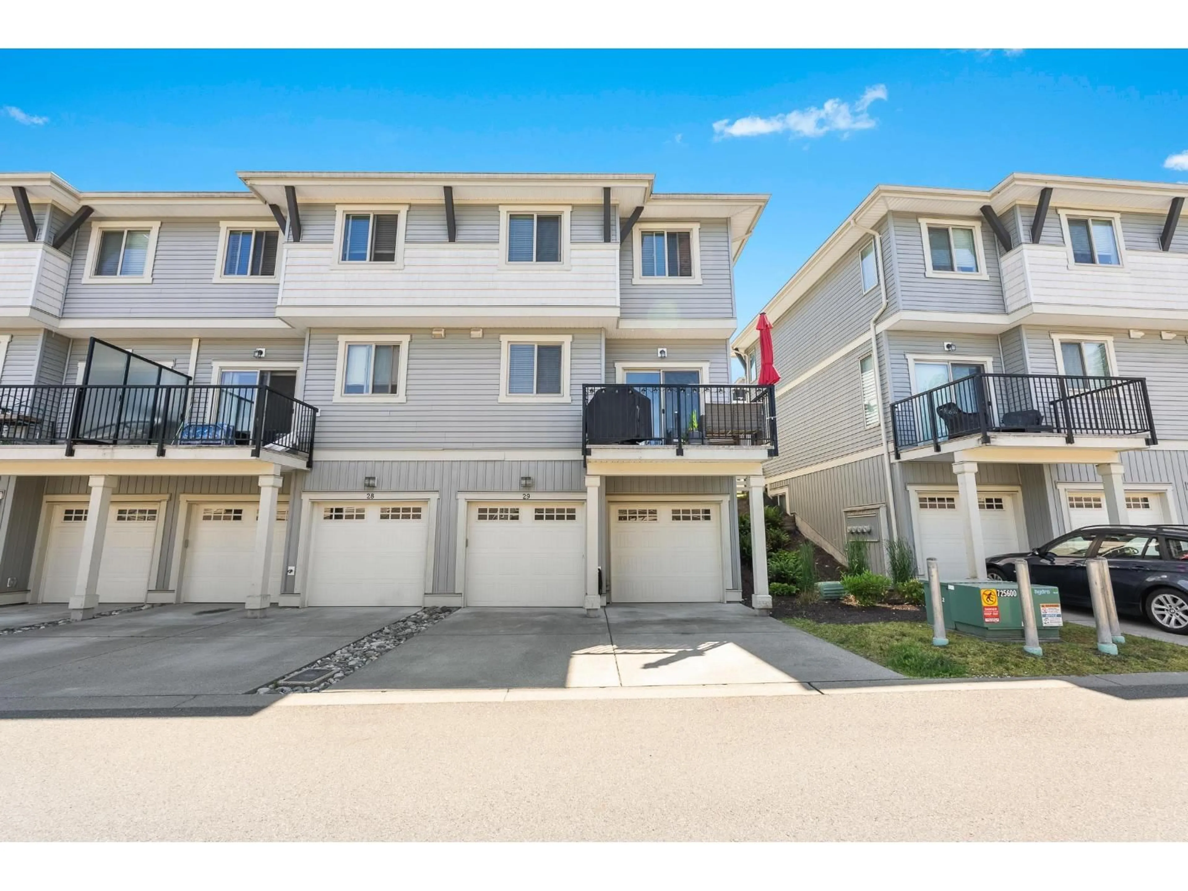 A pic from outside/outdoor area/front of a property/back of a property/a pic from drone, street for 29 - 34230 ELMWOOD DRIVE, Abbotsford British Columbia V2S0J1