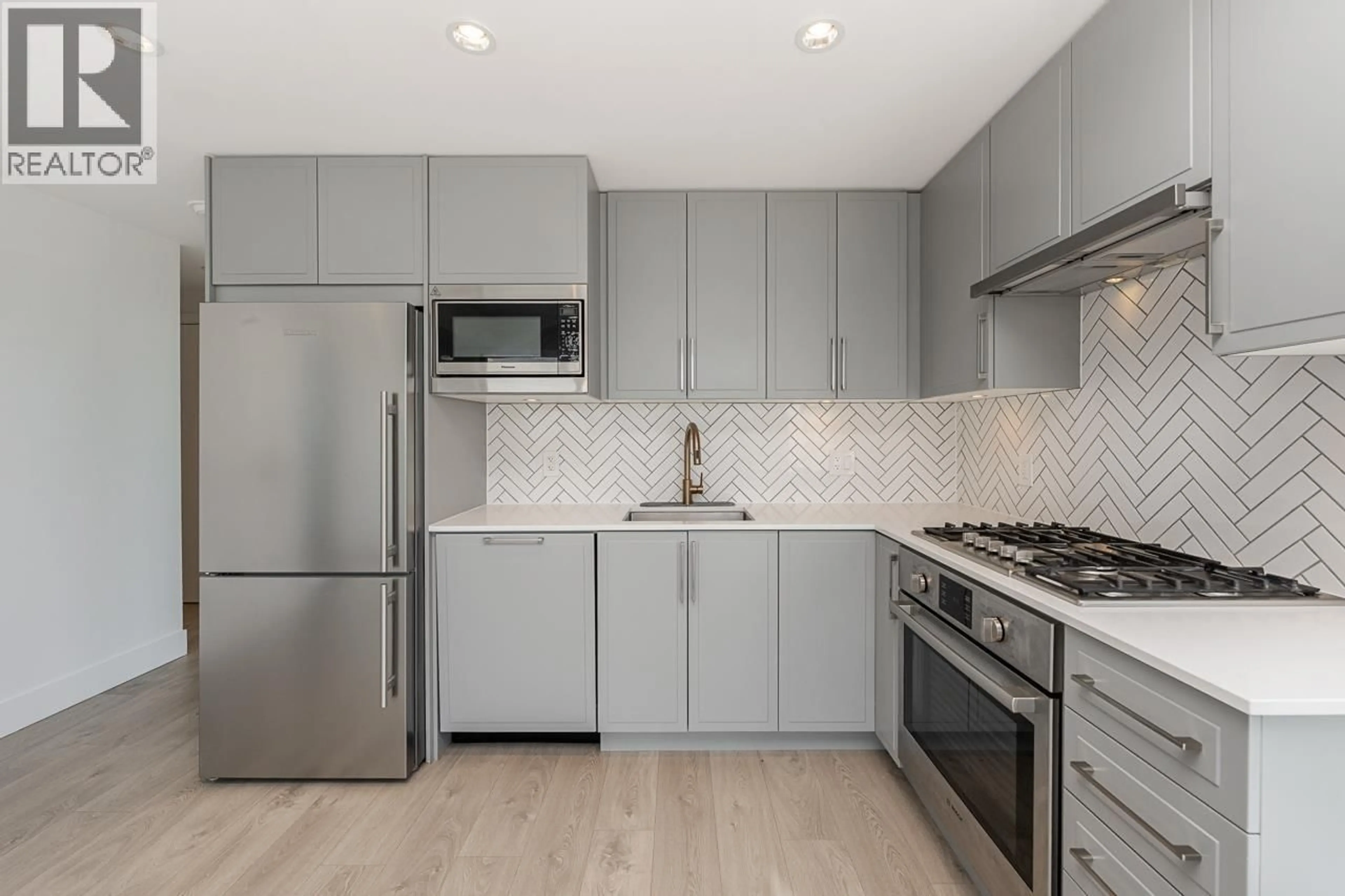 Standard kitchen, unknown for 807 - 2435 KINGSWAY, Vancouver British Columbia V5R5G8