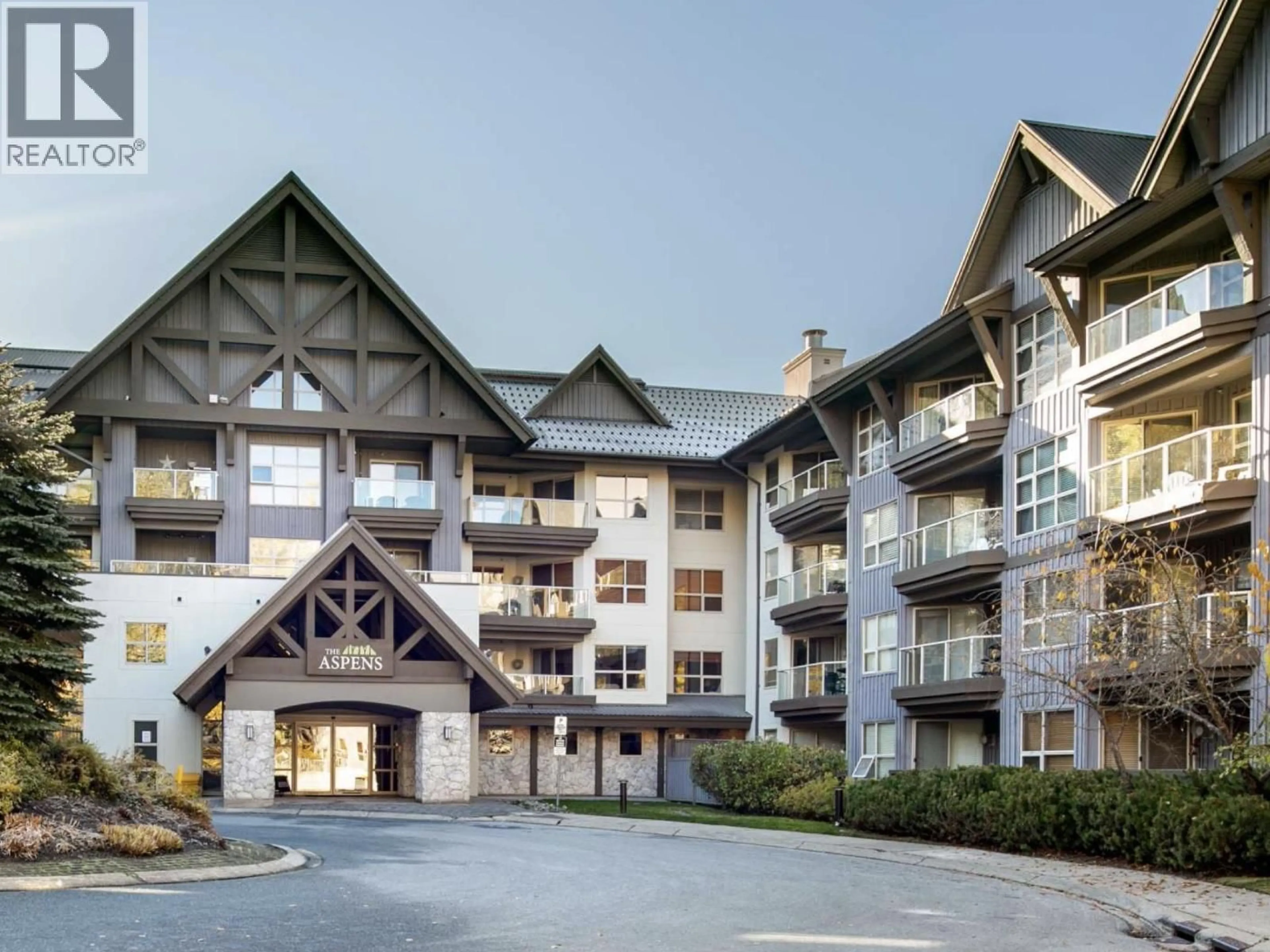 Indoor foyer for 416 - 4800 SPEARHEAD DRIVE, Whistler British Columbia V8E1G1