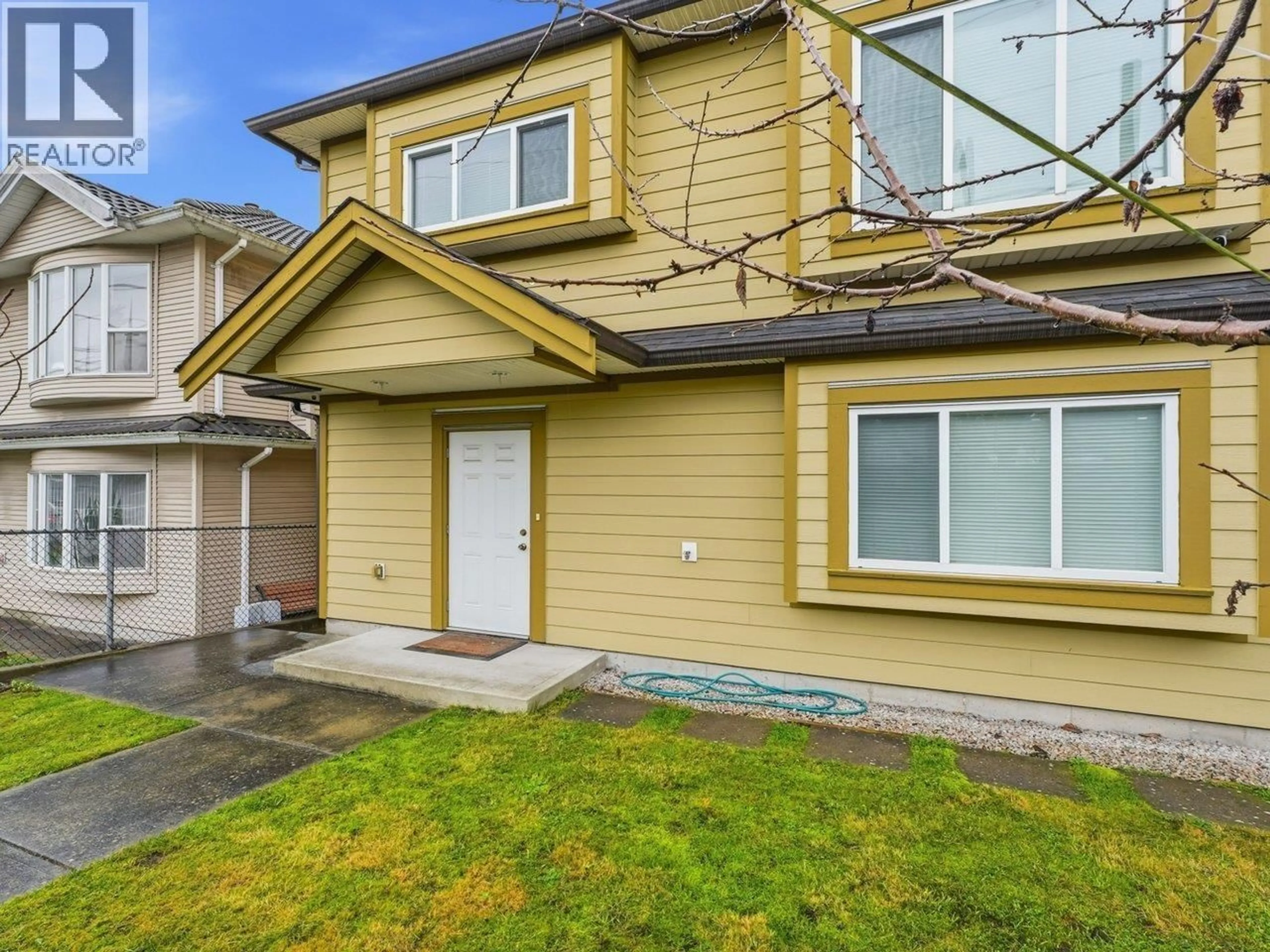 Home with vinyl exterior material, street for 1115 BOUNDARY ROAD, Vancouver British Columbia V5K4T4