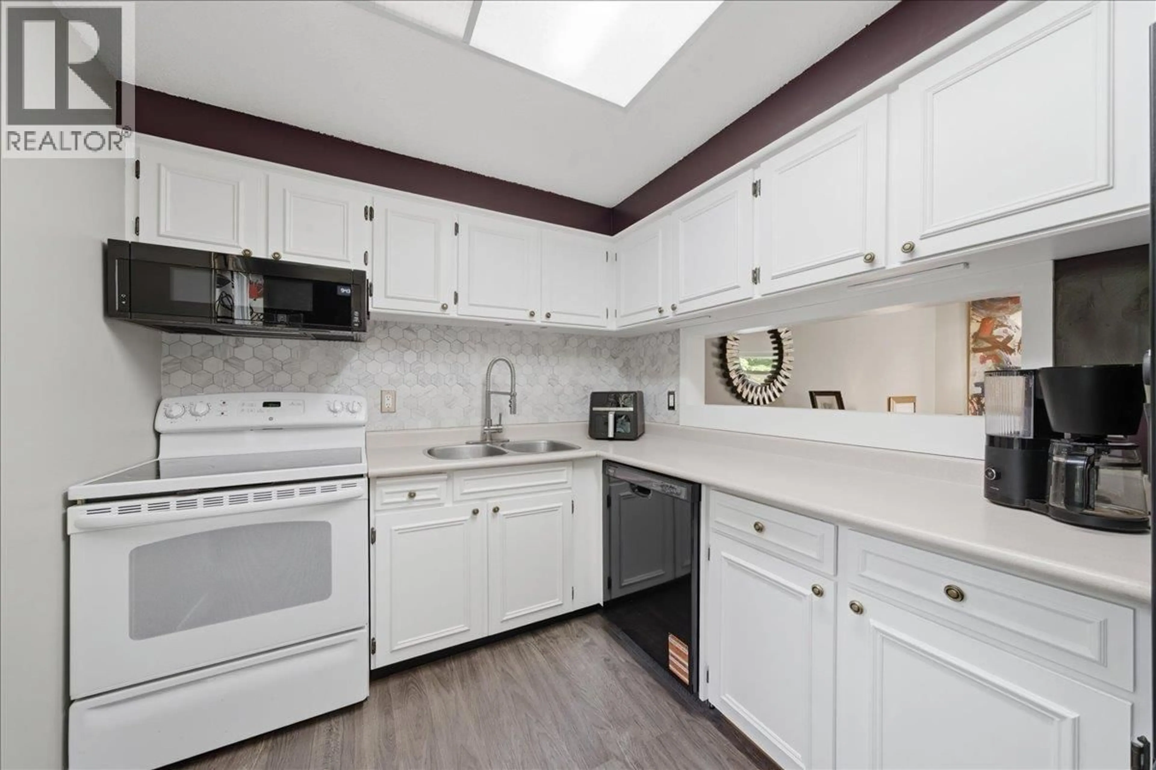 Standard kitchen, ceramic/tile floor for 47 - 1240 FALCON DRIVE, Coquitlam British Columbia V3E2B4