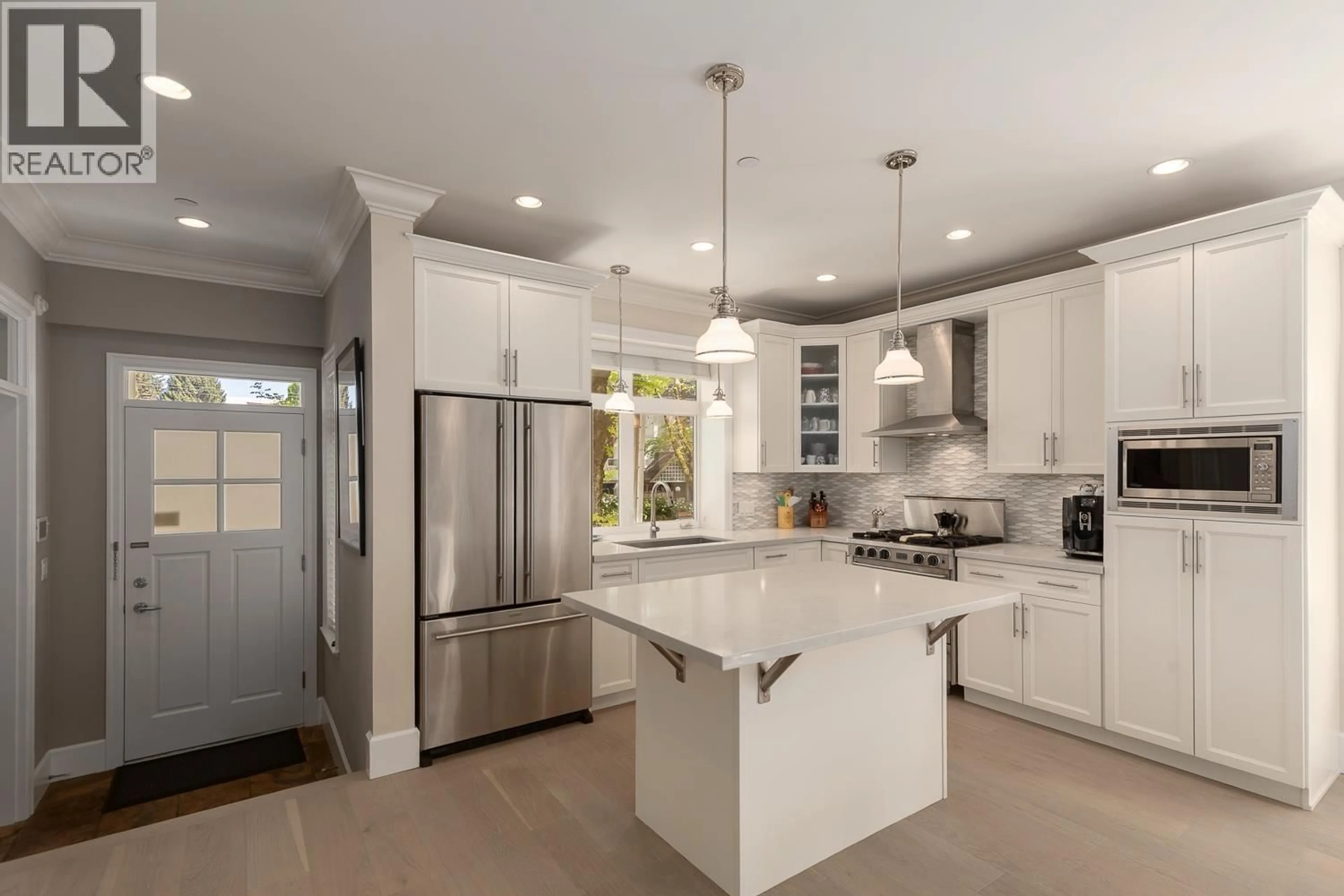 Open concept kitchen, ceramic/tile floor for 682 13TH AVENUE, Vancouver British Columbia V5Z1N9