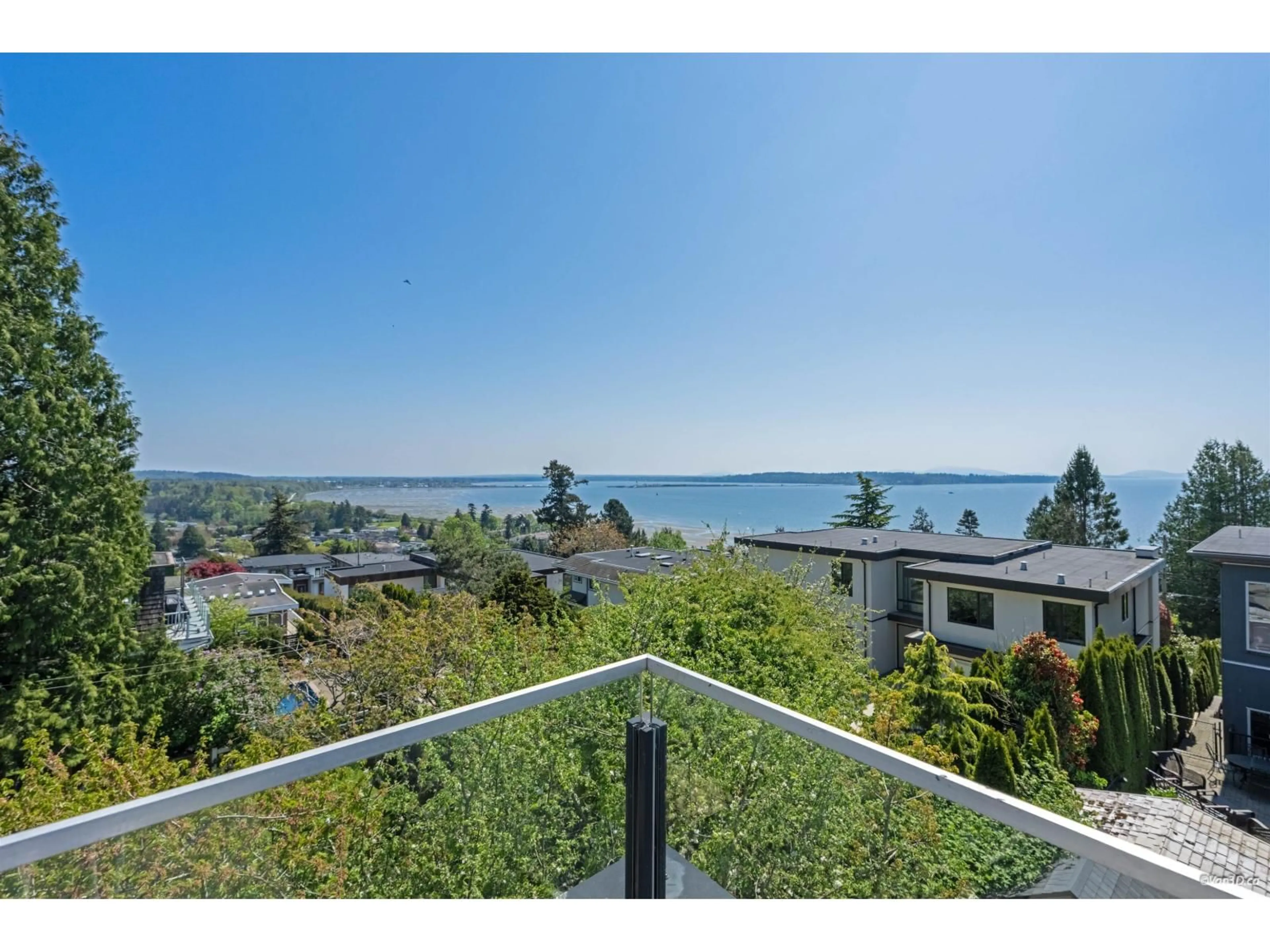 A pic from outside/outdoor area/front of a property/back of a property/a pic from drone, water/lake/river/ocean view for 15482 PACIFIC AVENUE, White Rock British Columbia V4B1R7