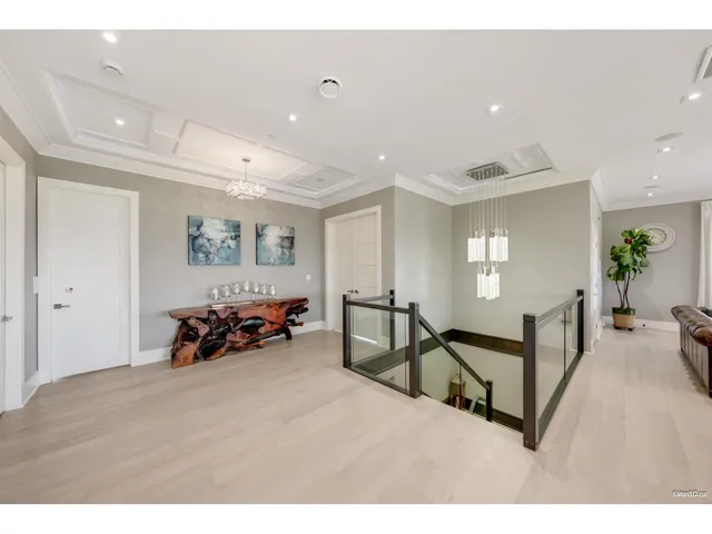 15482 PACIFIC AVENUE, White Rock 3