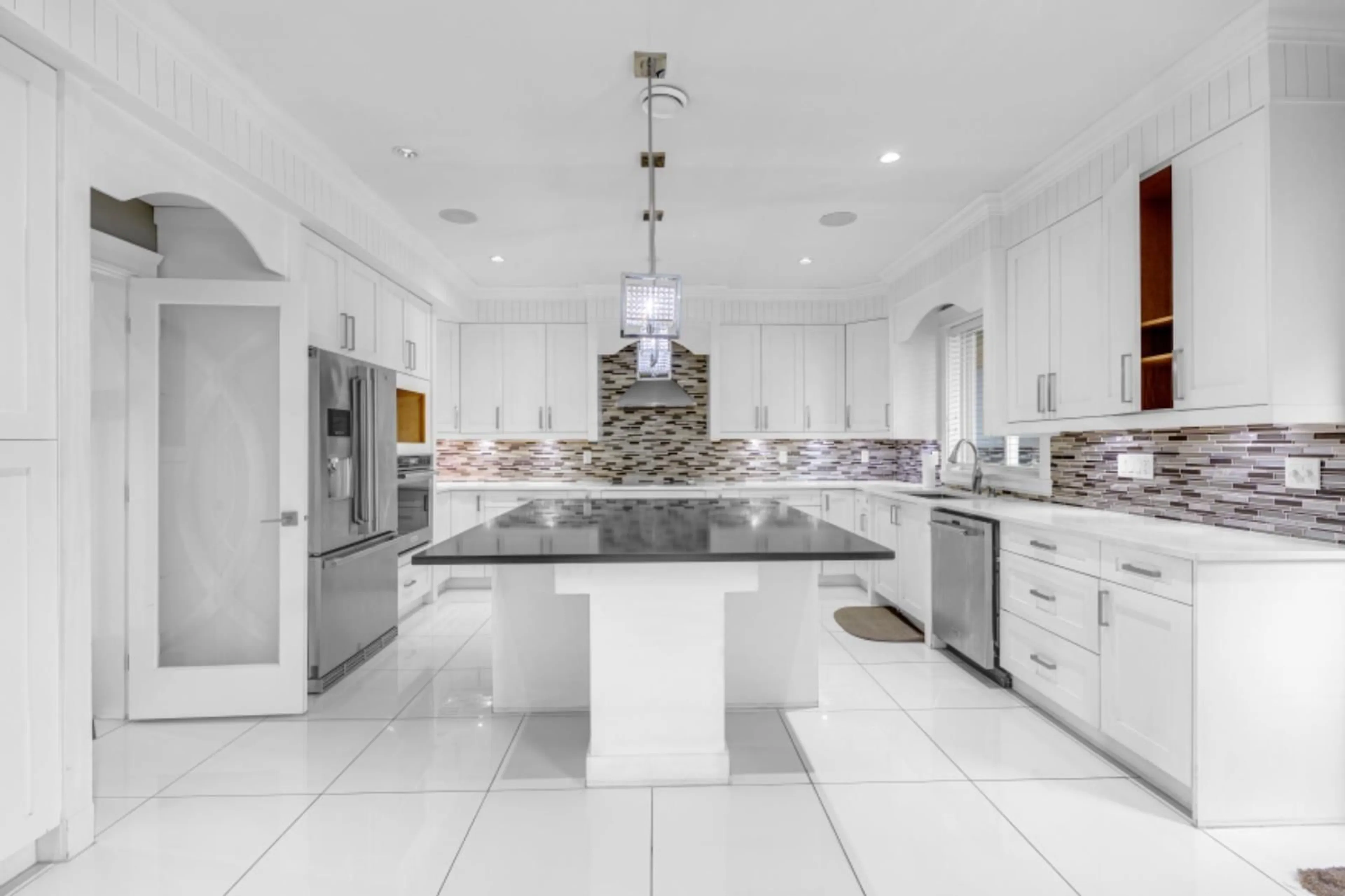 Contemporary kitchen, ceramic/tile floor for 2775 MCCALLUM ROAD, Abbotsford British Columbia V2S3R2