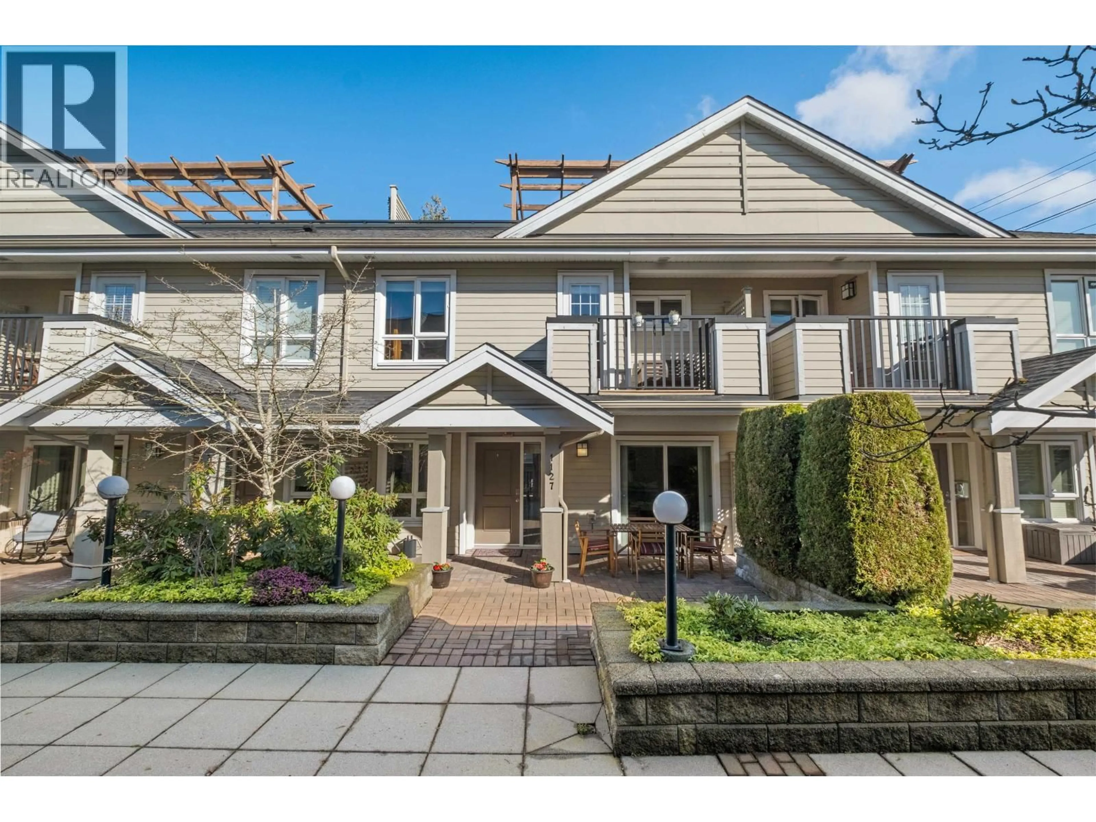 Patio, street for 1127 ST. ANDREWS AVENUE, North Vancouver British Columbia V7L0A6