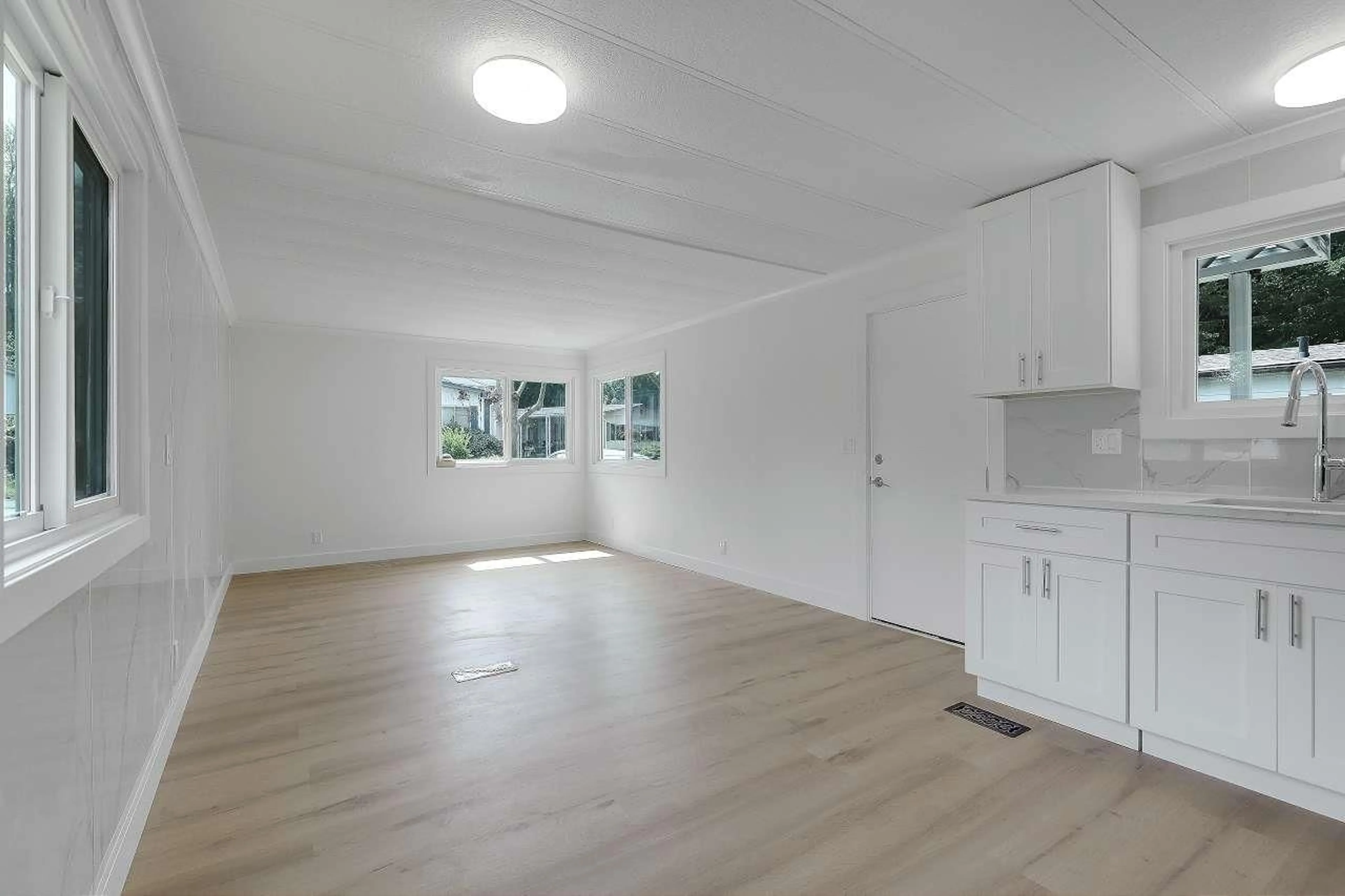 A pic of a room for 77 - 8220 KING GEORGE BOULEVARD, Surrey British Columbia V3W6E1
