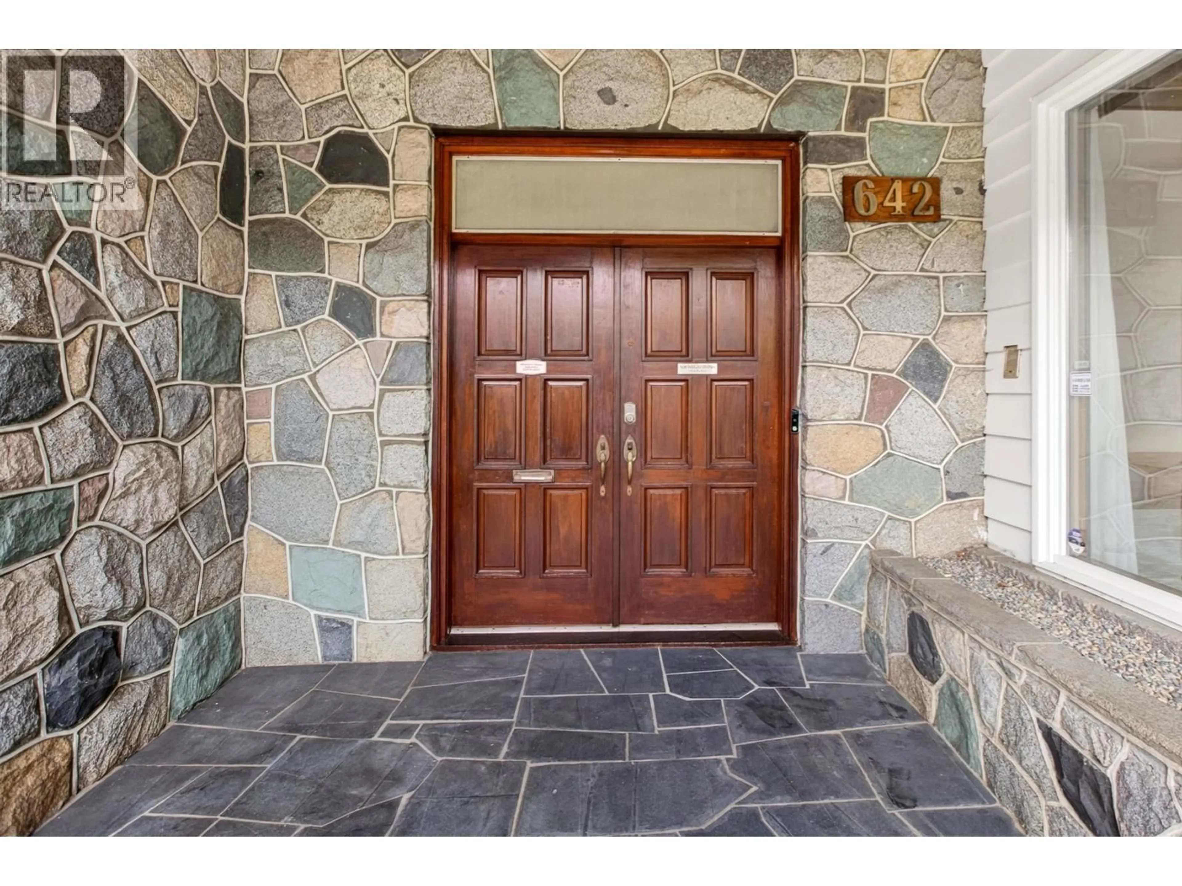 Indoor entryway for 642 53RD AVENUE, Vancouver British Columbia V6P1K3