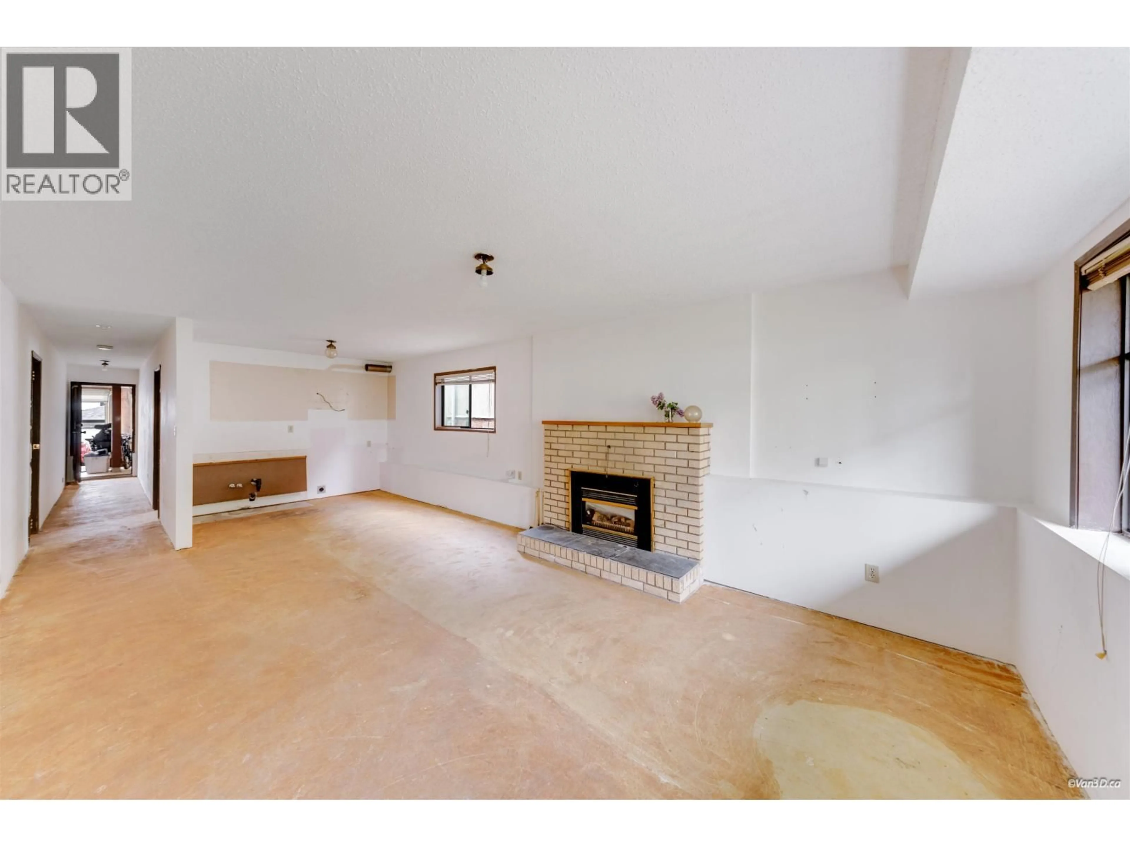 A pic of a room for 586 59TH AVENUE, Vancouver British Columbia V5X1Y3