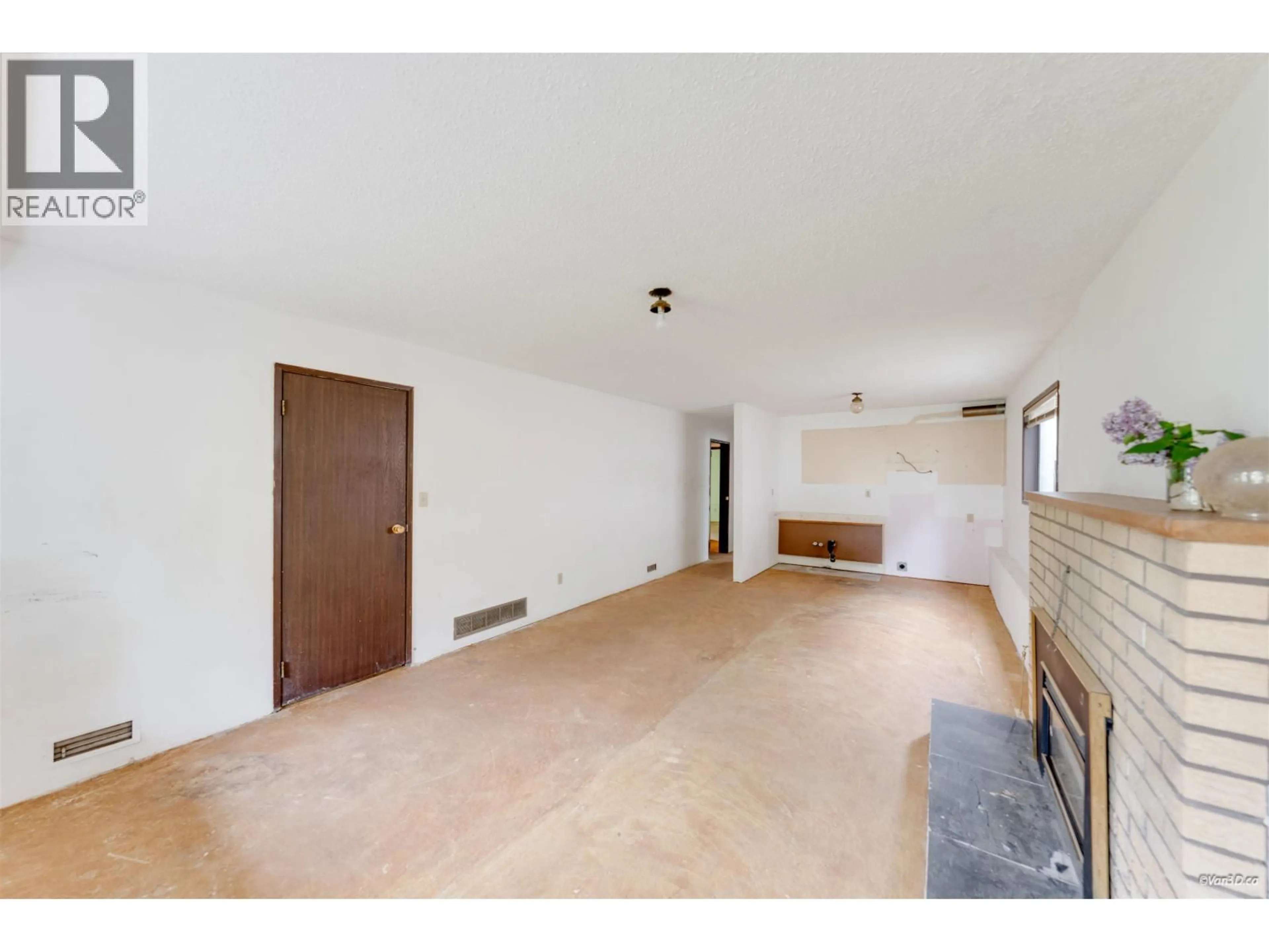 Unknown for 586 59TH AVENUE, Vancouver British Columbia V5X1Y3