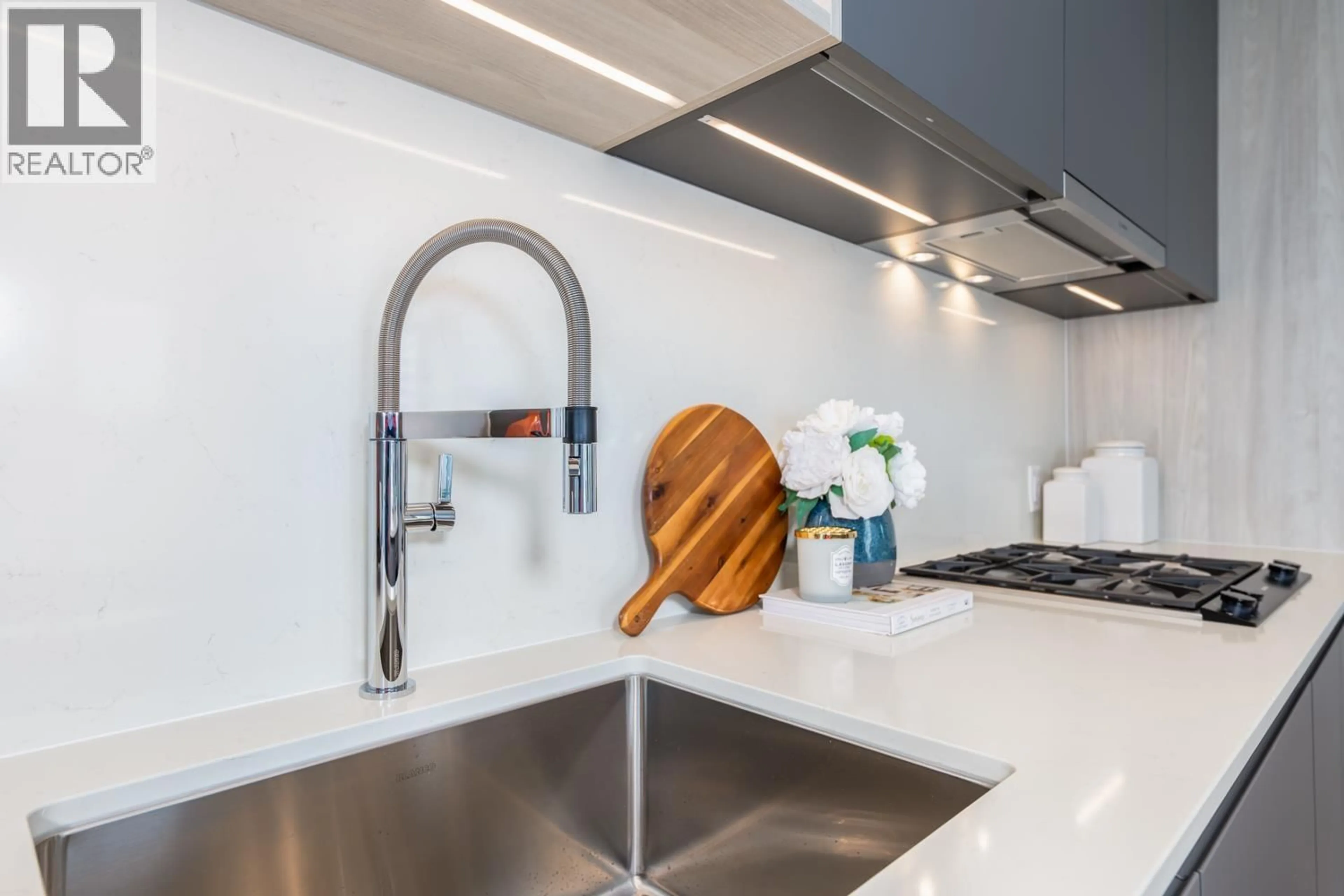 Contemporary kitchen, unknown for 420 - 6300 MINORU BOULEVARD, Richmond British Columbia V6Y0N1