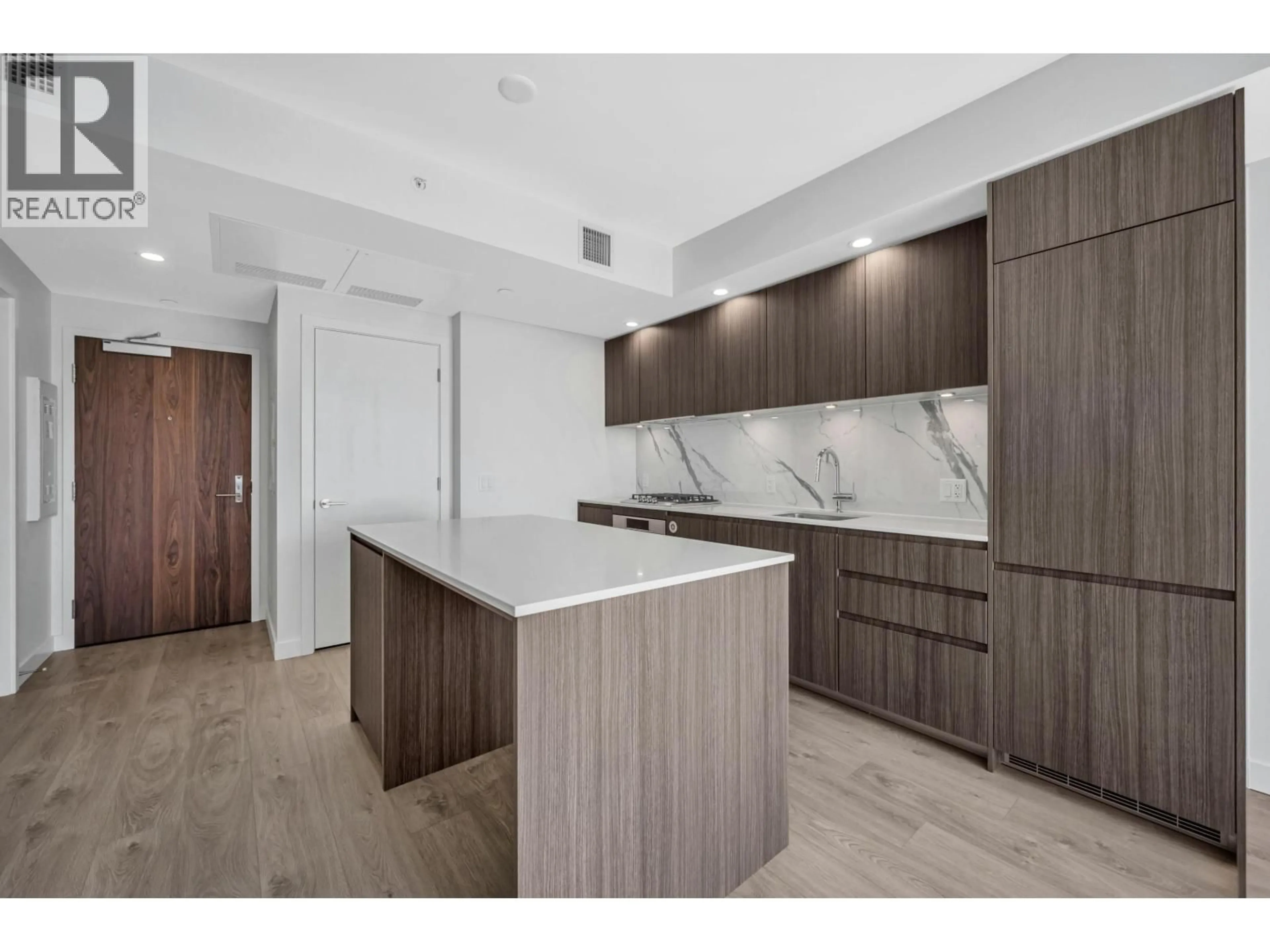 Unknown for 303 - 6463 SILVER AVENUE, Burnaby British Columbia V5H0K4