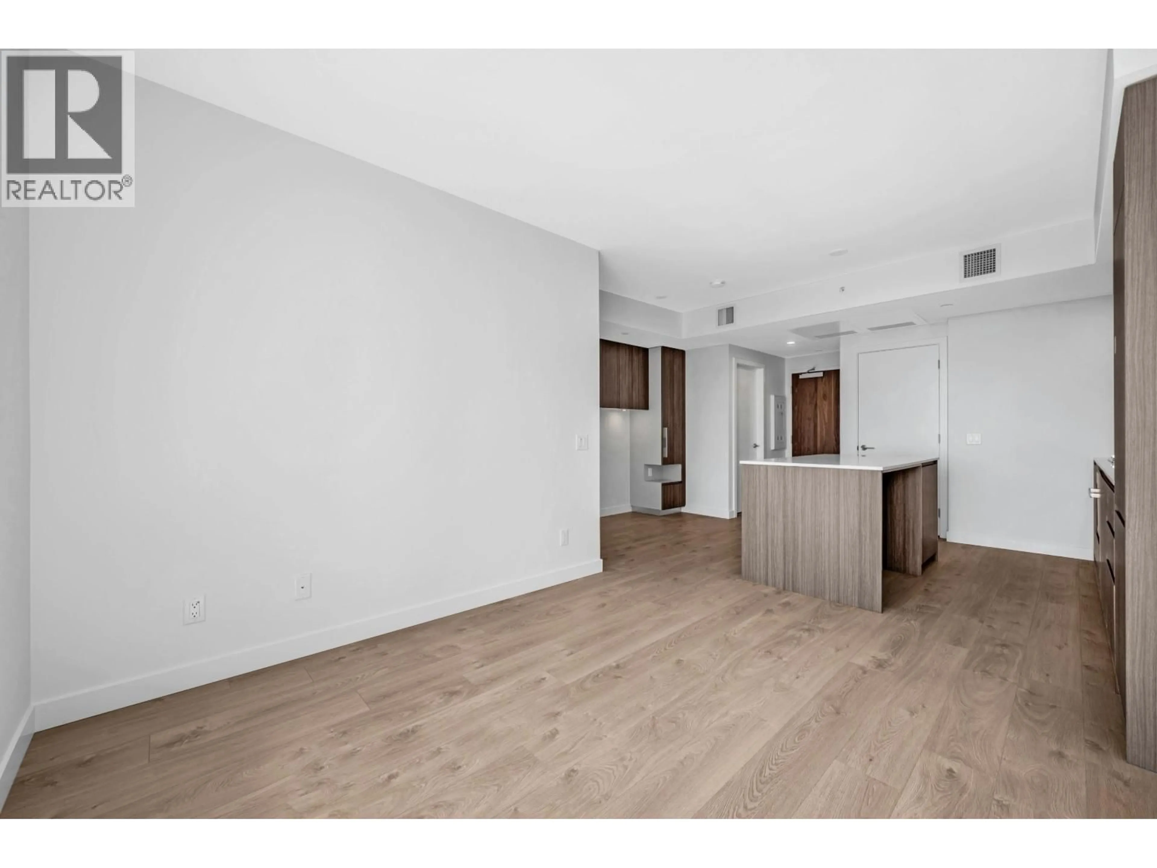A pic of a room for 303 - 6463 SILVER AVENUE, Burnaby British Columbia V5H0K4