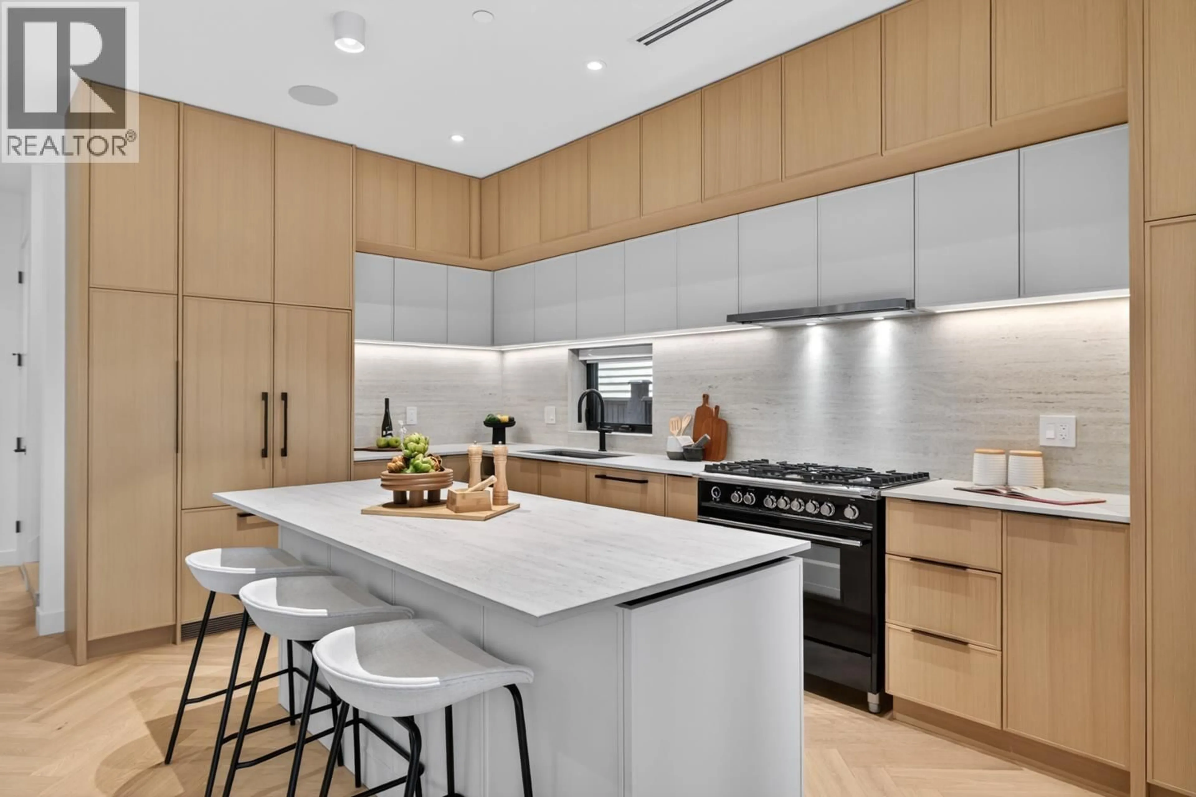 Contemporary kitchen, unknown for 1 - 58 40TH AVENUE, Vancouver British Columbia V5W1L4