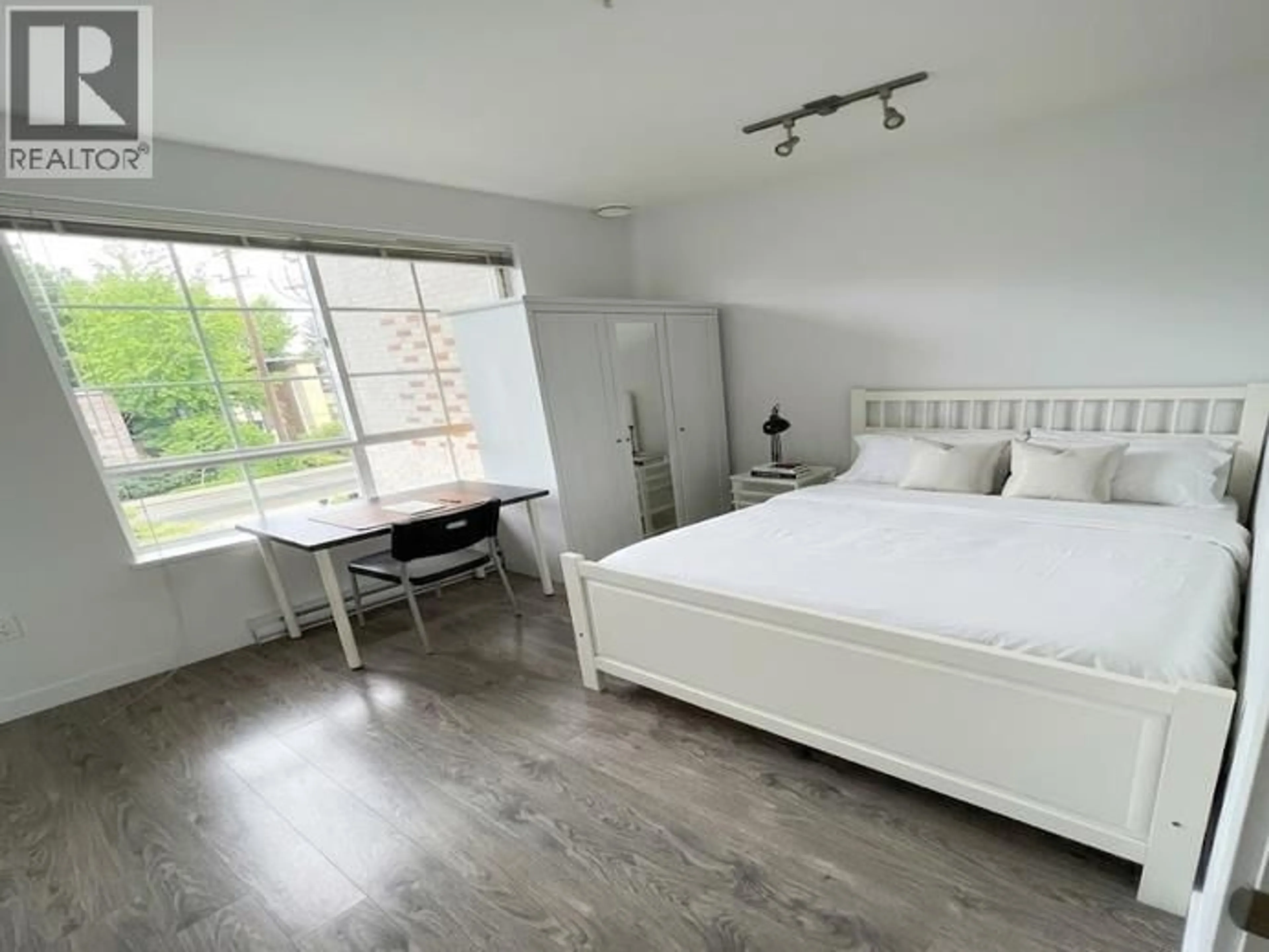 A pic of a room for 320 - 608 COMO, Coquitlam British Columbia V3J0B2
