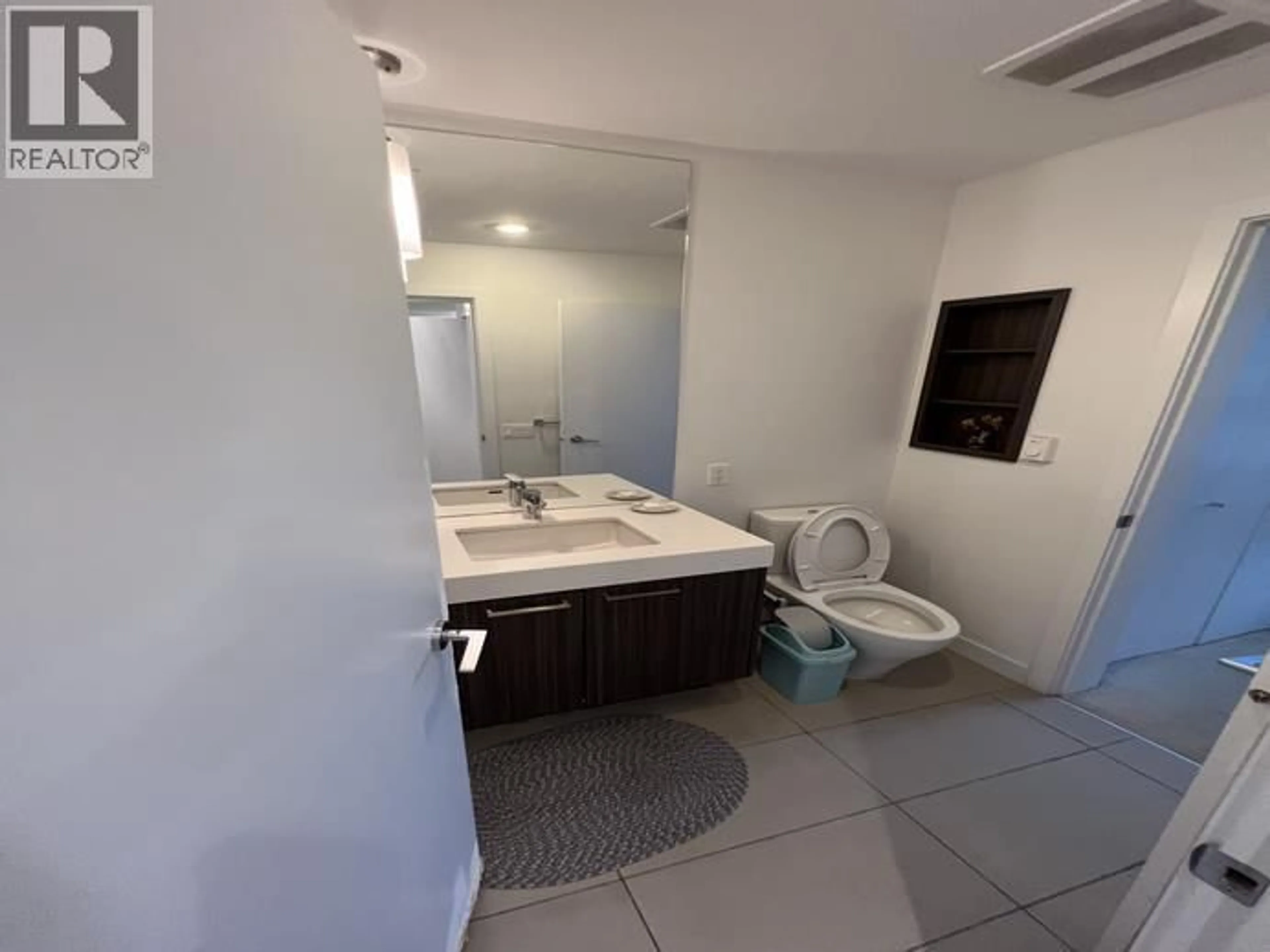 Standard bathroom, unknown for 320 - 608 COMO, Coquitlam British Columbia V3J0B2