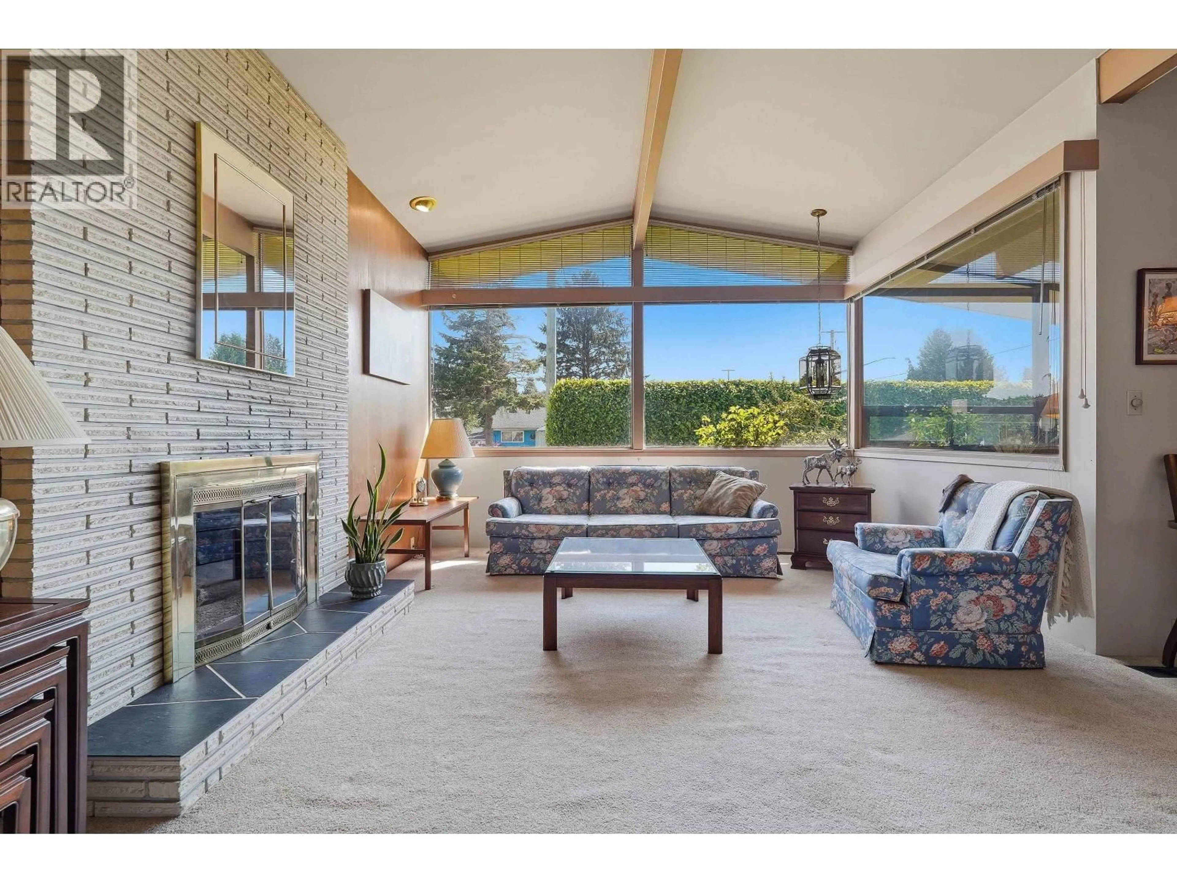 Living room with furniture, unknown for 9791 BERRY ROAD, Richmond British Columbia V7A2M9
