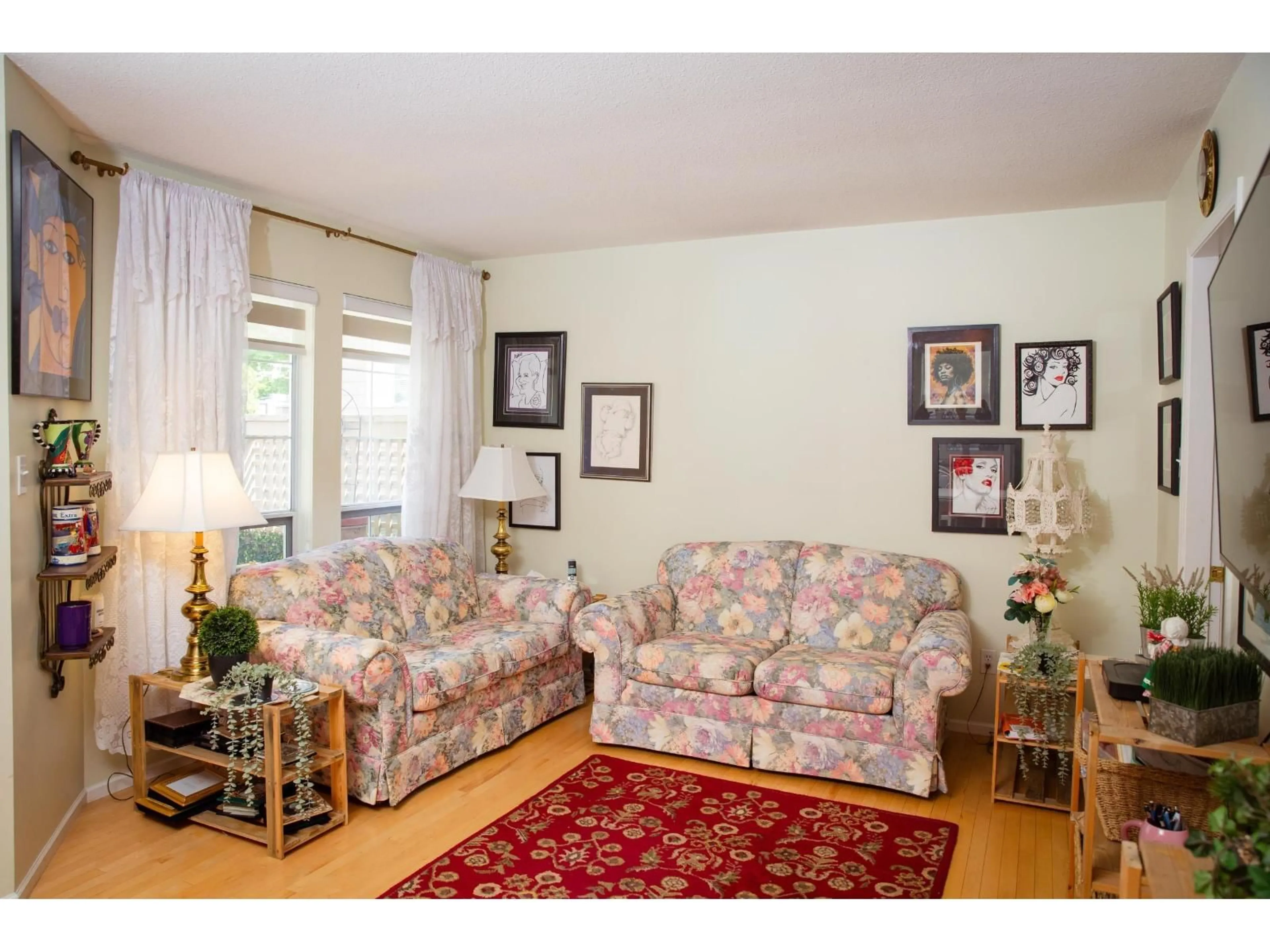 Living room with furniture, wood/laminate floor for 61 - 21848 50 AVENUE, Langley British Columbia V3A8A9