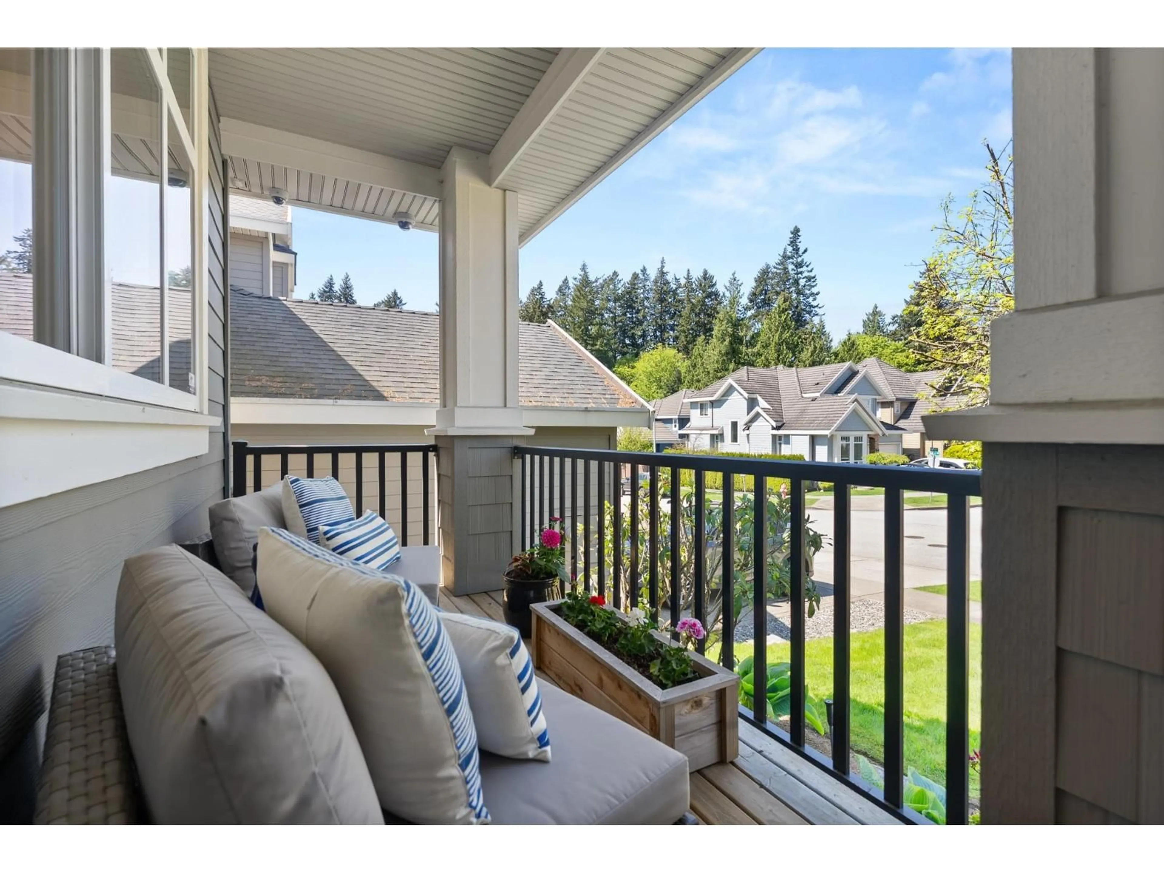 Patio, mountain view for 14752 34A AVENUE, Surrey British Columbia V4P0B3
