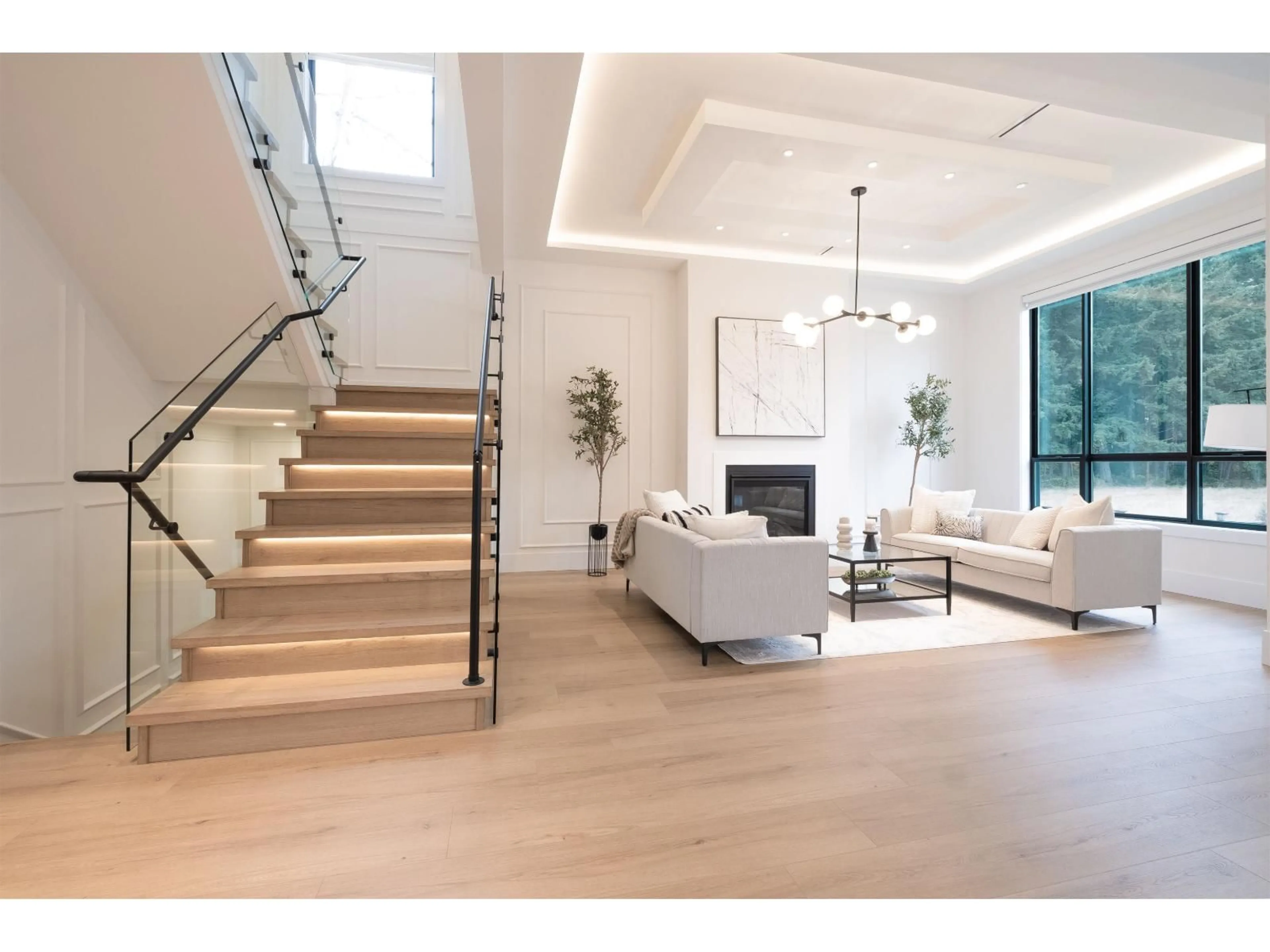 Indoor foyer for 19727 31B AVENUE, Langley British Columbia V2Z0B2