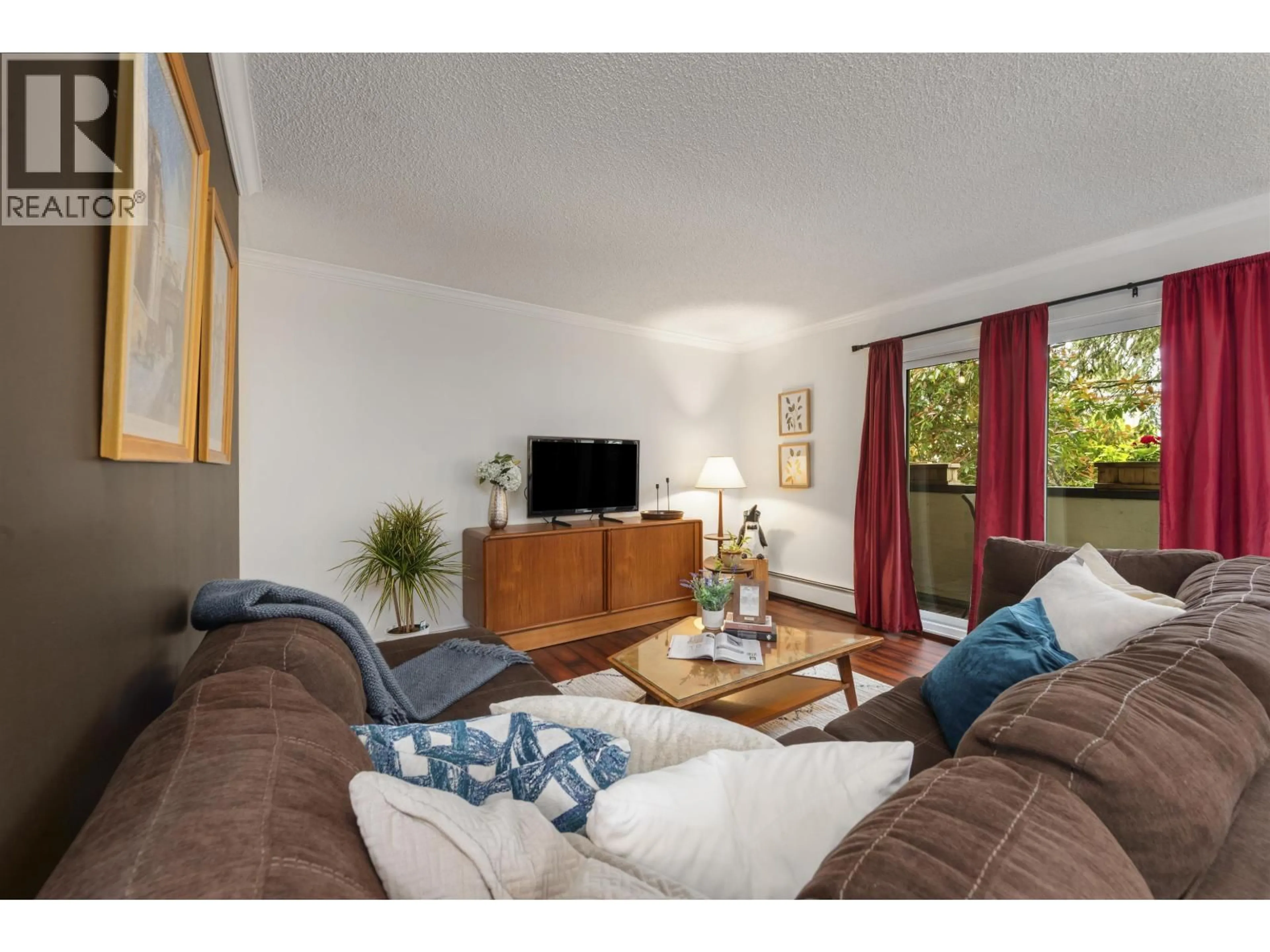 Living room with furniture, wood/laminate floor for 204 - 725 COMMERCIAL DRIVE, Vancouver British Columbia V5L3W4