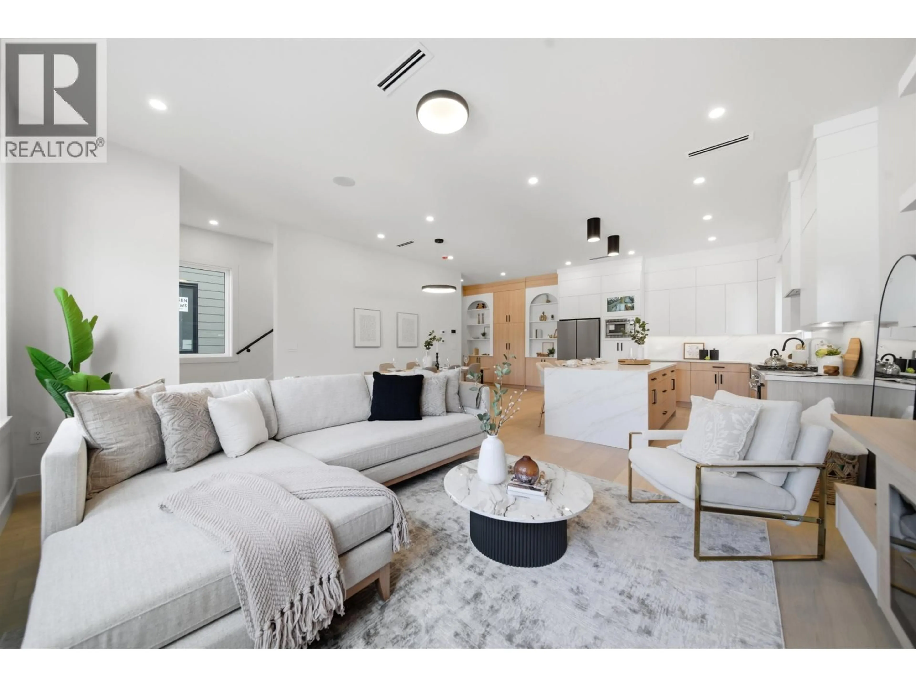 Living room with furniture, unknown for 2 - 5406 MANOR STREET, Burnaby British Columbia V5G1B7