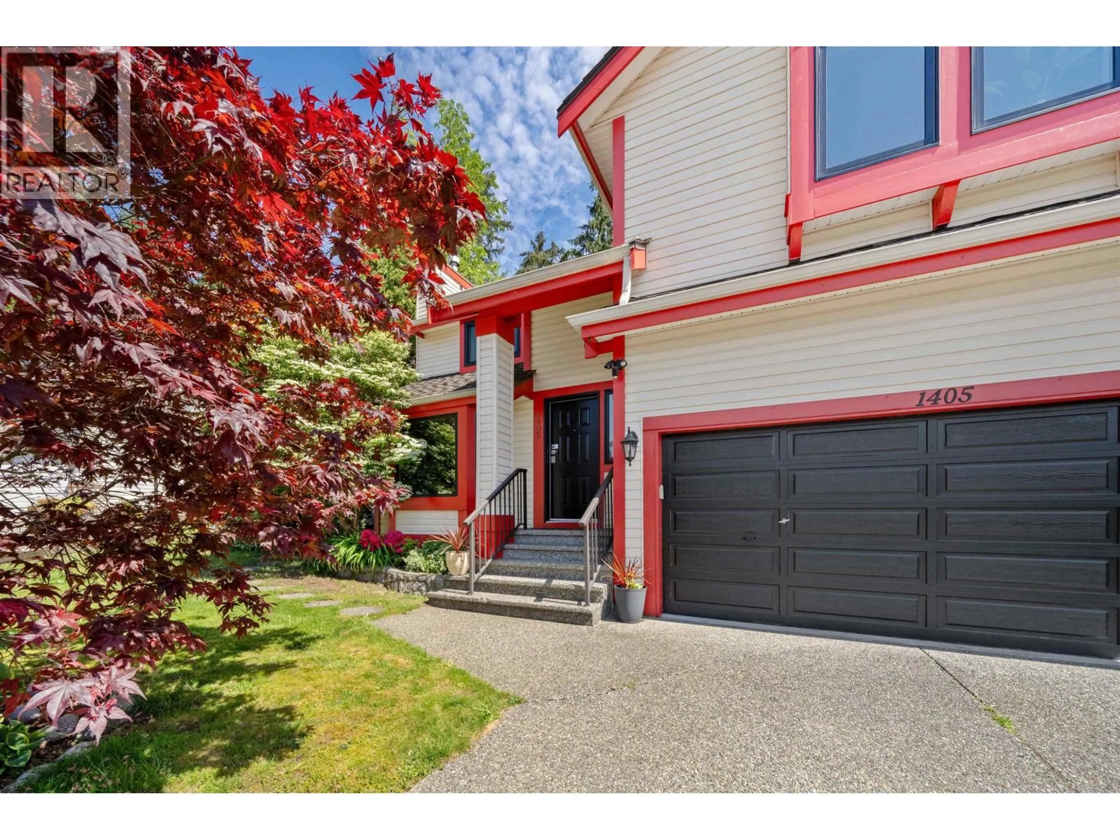 Home with vinyl exterior material, street for 1405 GLENVIEW COURT, Coquitlam British Columbia V3E2P5