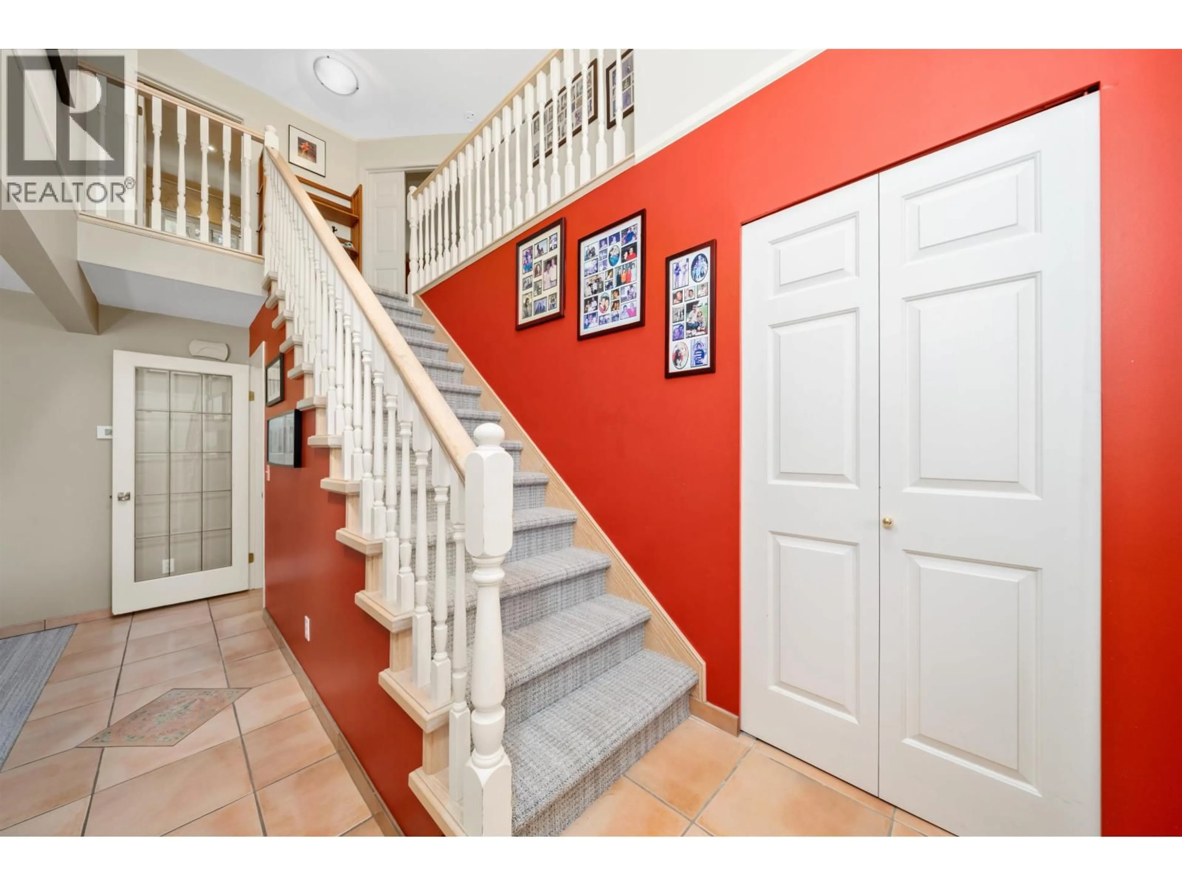 Indoor foyer for 1405 GLENVIEW COURT, Coquitlam British Columbia V3E2P5
