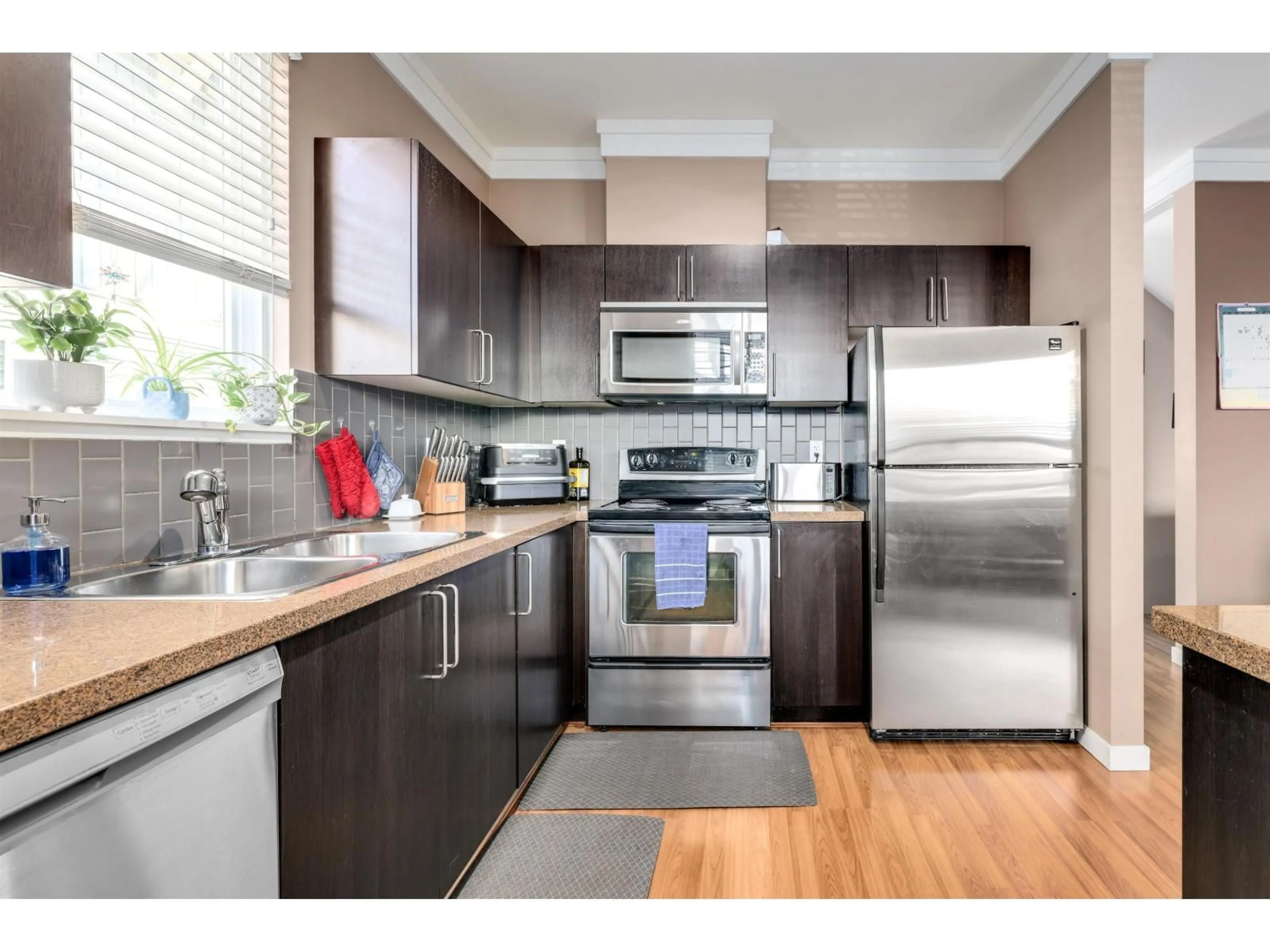 Standard kitchen, wood/laminate floor for 23 - 6575 192 STREET, Surrey British Columbia V4N5T8
