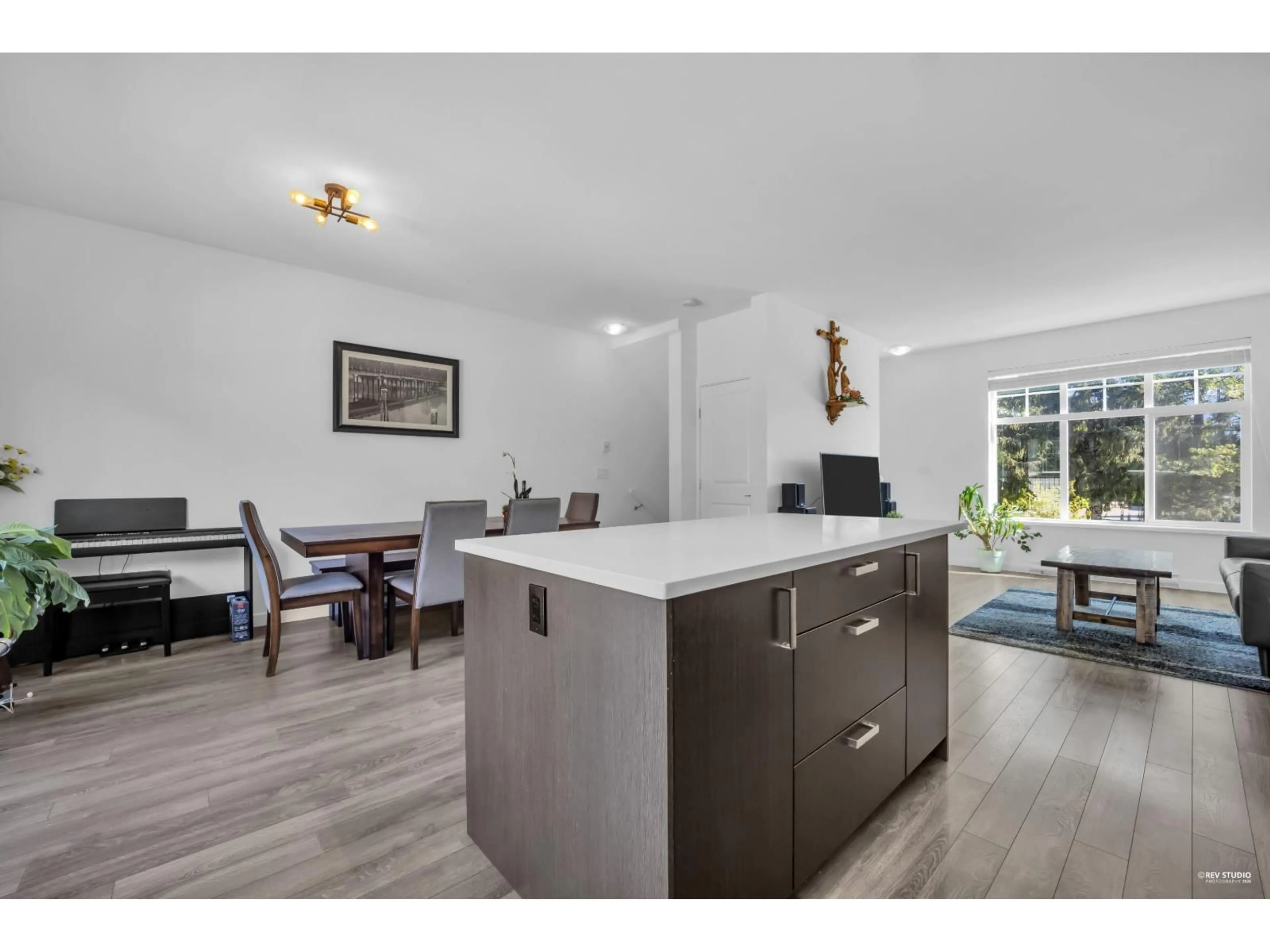 Open concept kitchen, wood/laminate floor for 45 - 15489 99A AVENUE, Surrey British Columbia V3R0G9