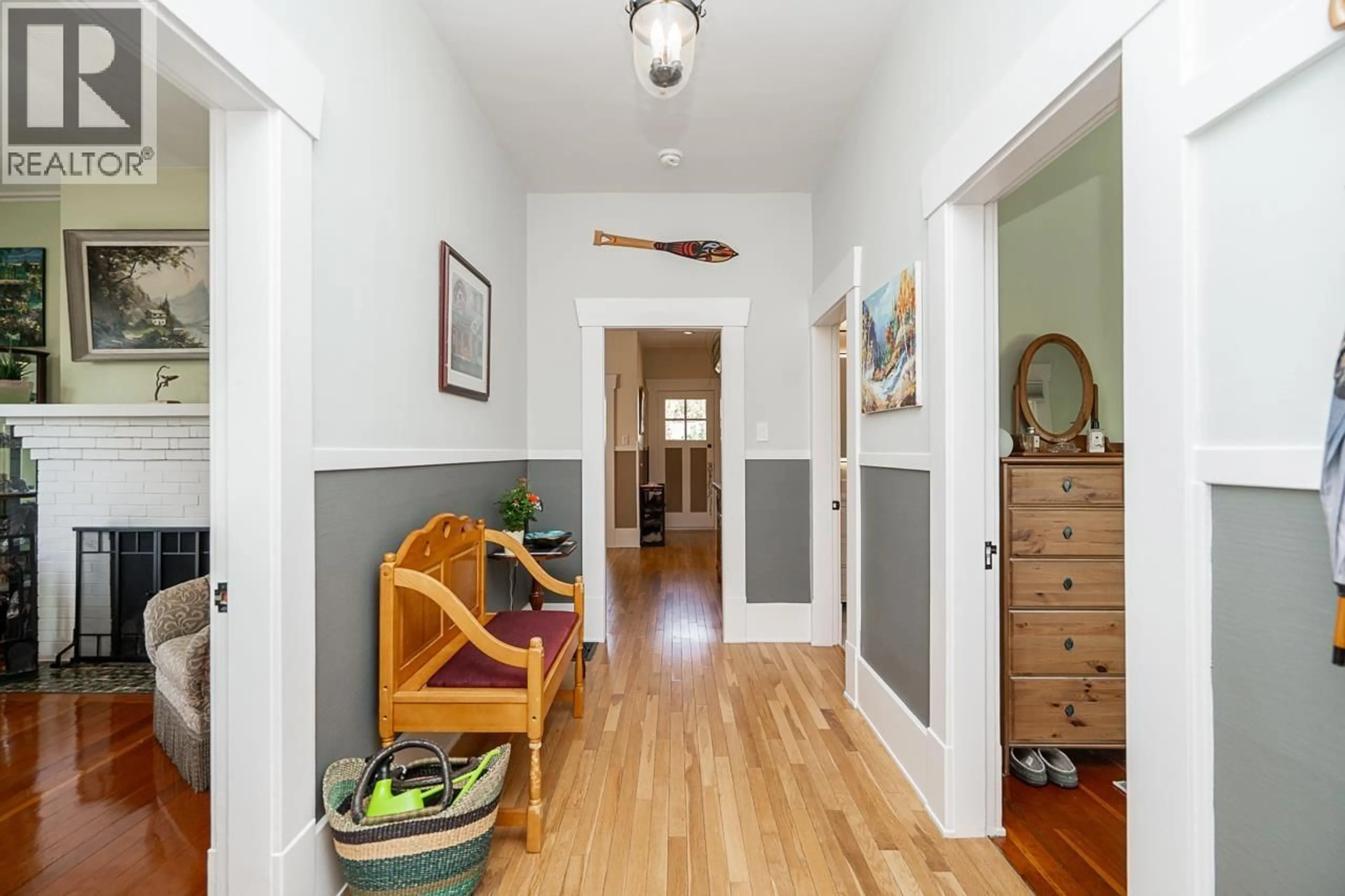 Indoor entryway for 909 DUBLIN STREET, New Westminster British Columbia V3M2Y5