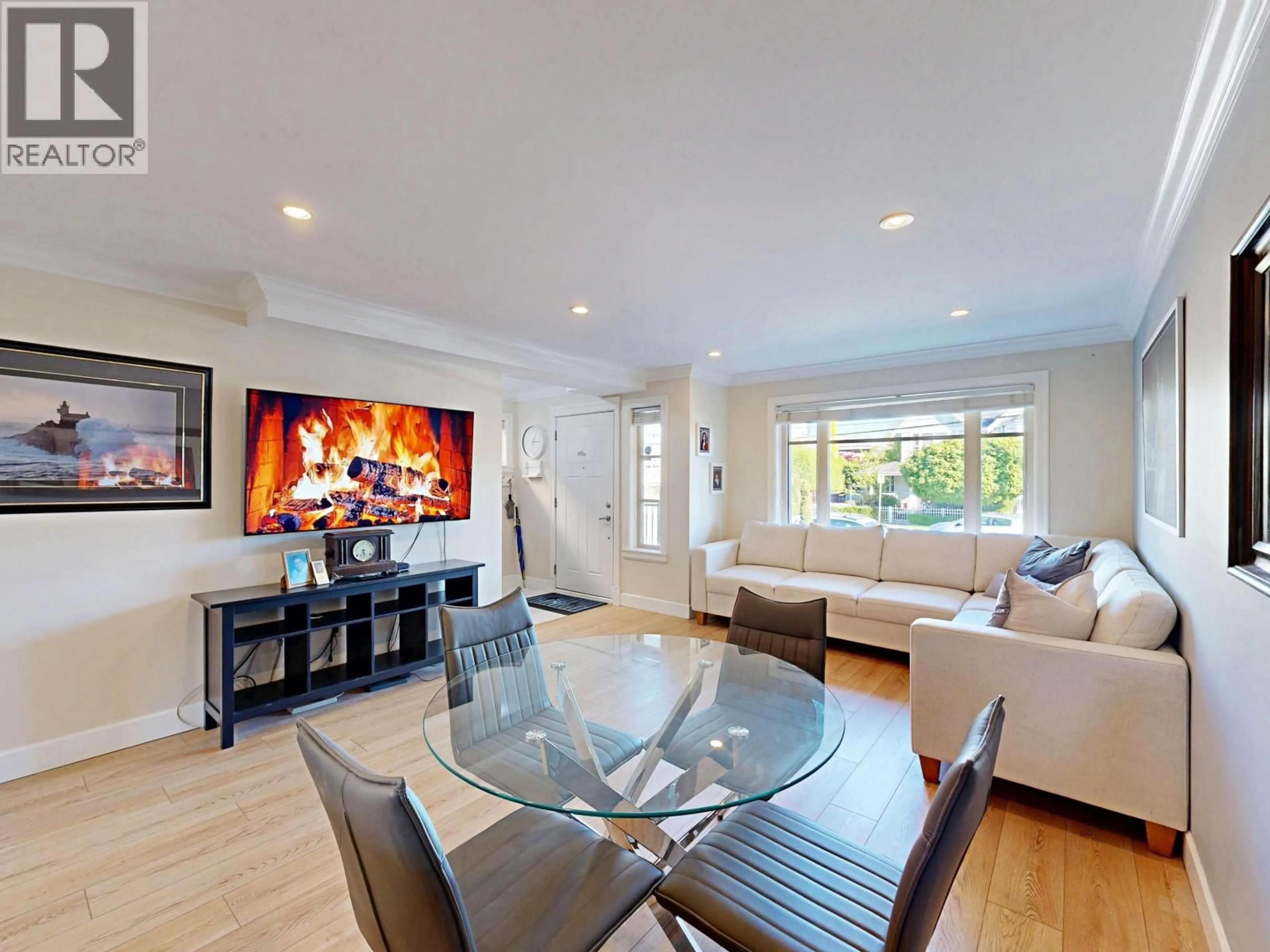 Living room with furniture, unknown for 7377 STRIDE AVENUE, Burnaby British Columbia V3N1V3