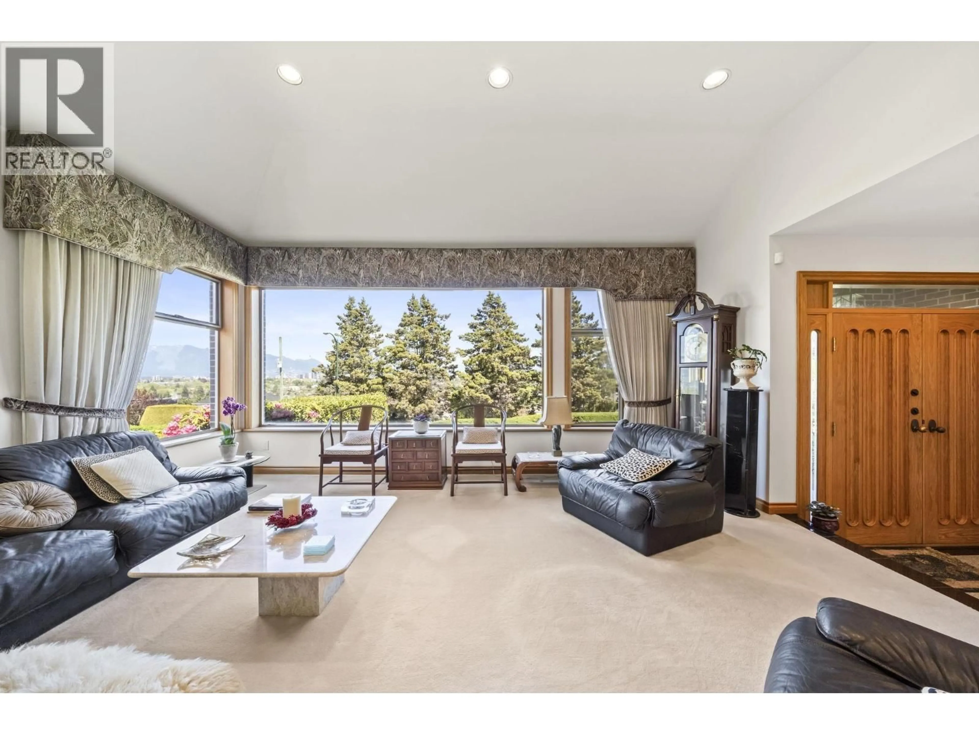 Living room with furniture, unknown for 4233 QUESNEL DRIVE, Vancouver British Columbia V6L2X5