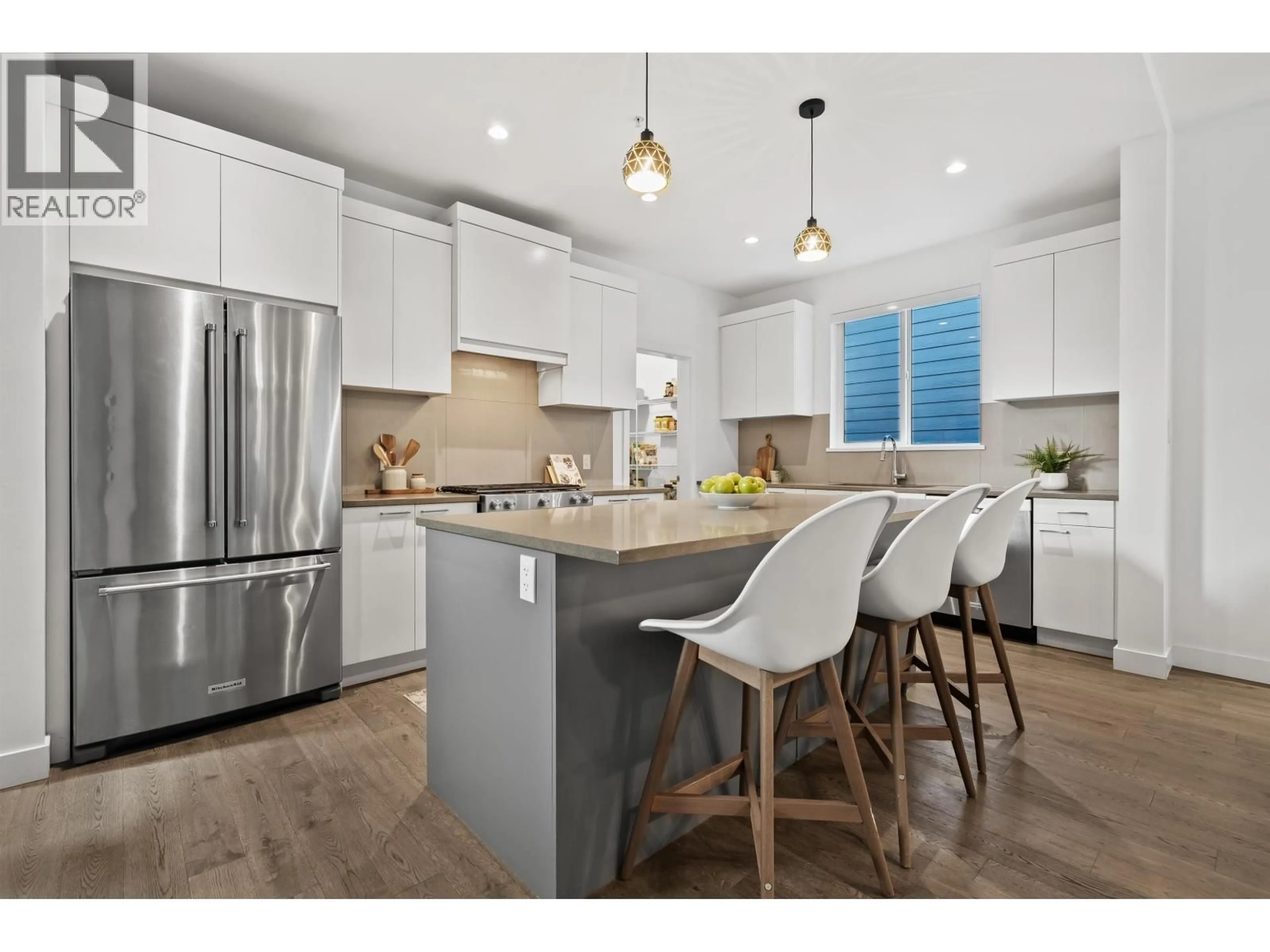 Open concept kitchen, unknown for 39355 FALCON CRESCENT, Squamish British Columbia V8B0Y9