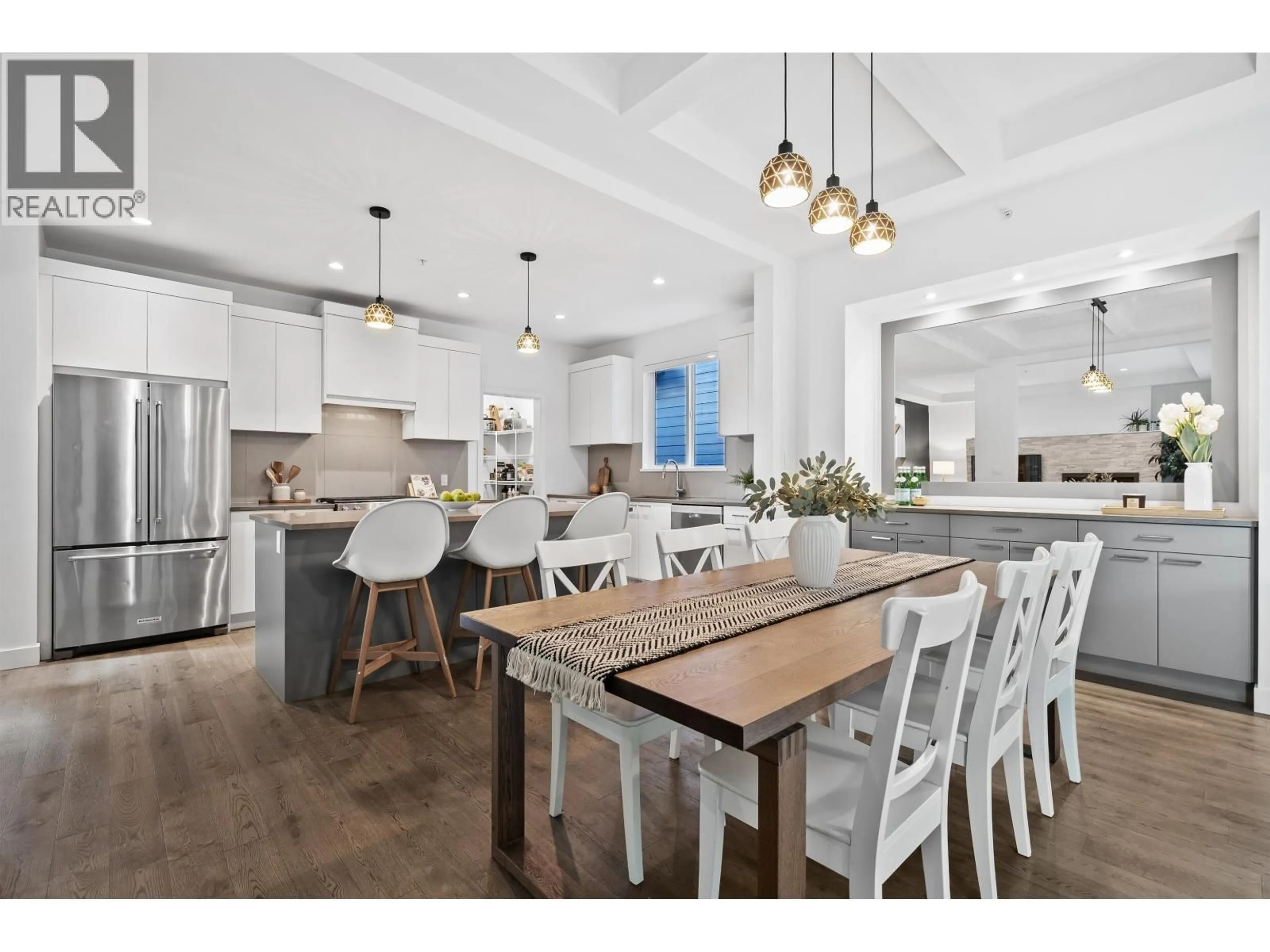 Open concept kitchen, wood/laminate floor for 39355 FALCON CRESCENT, Squamish British Columbia V8B0Y9