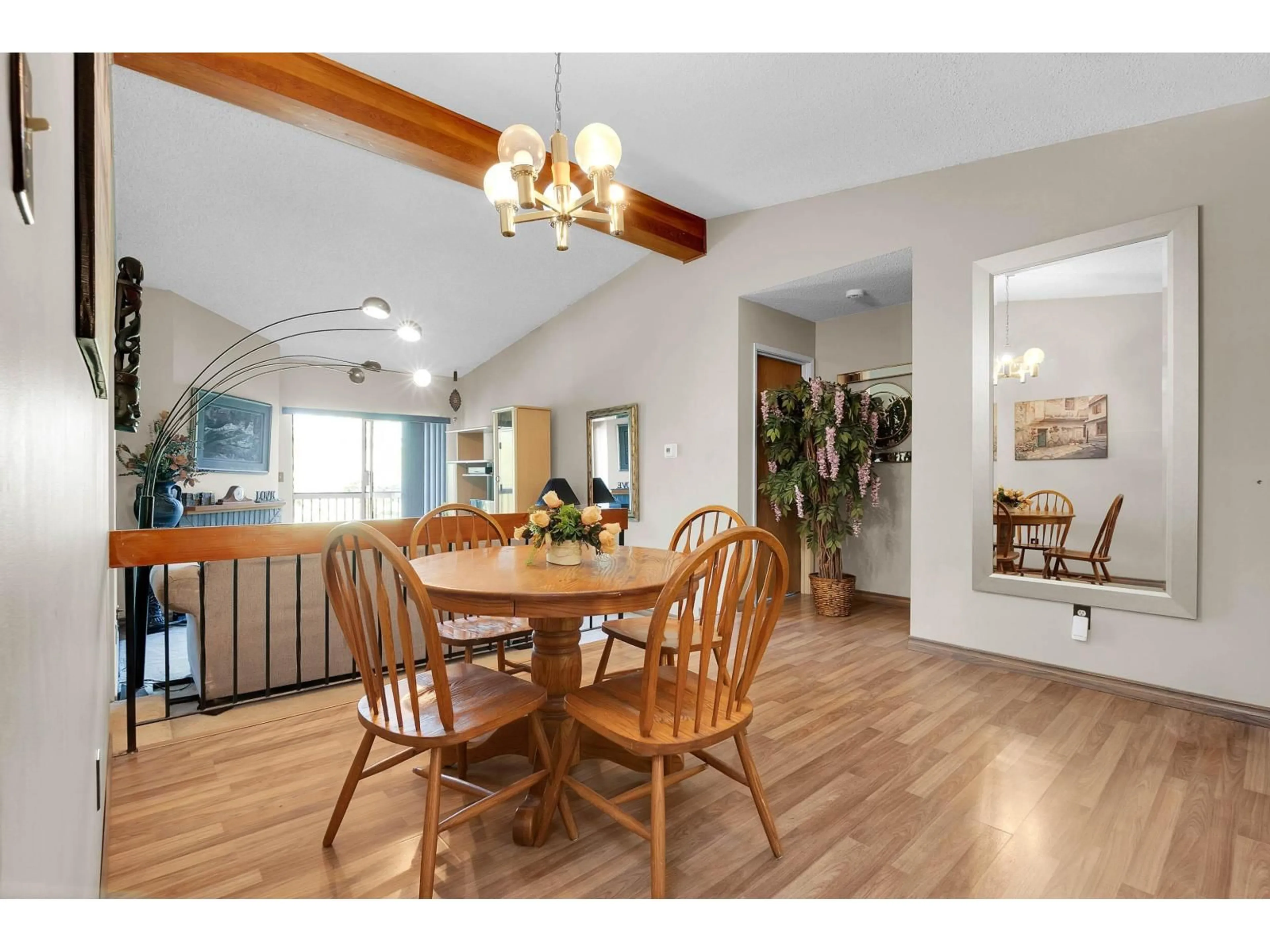 Dining room, wood/laminate floor for 3307 - 13827 100 AVENUE, Surrey British Columbia V3T5L2