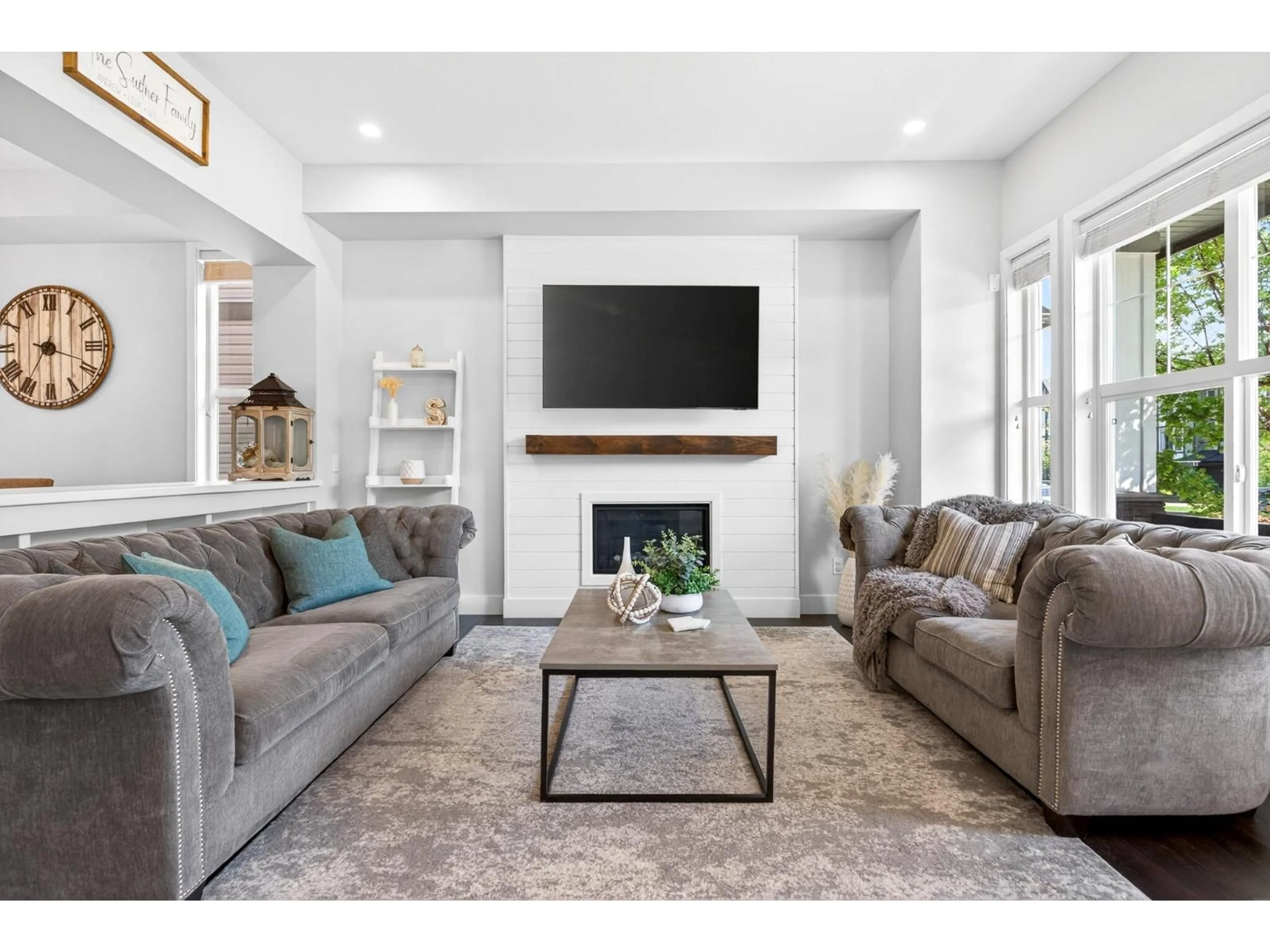 Living room with furniture, unknown for 20435 82 AVENUE, Langley British Columbia V2Y0S3