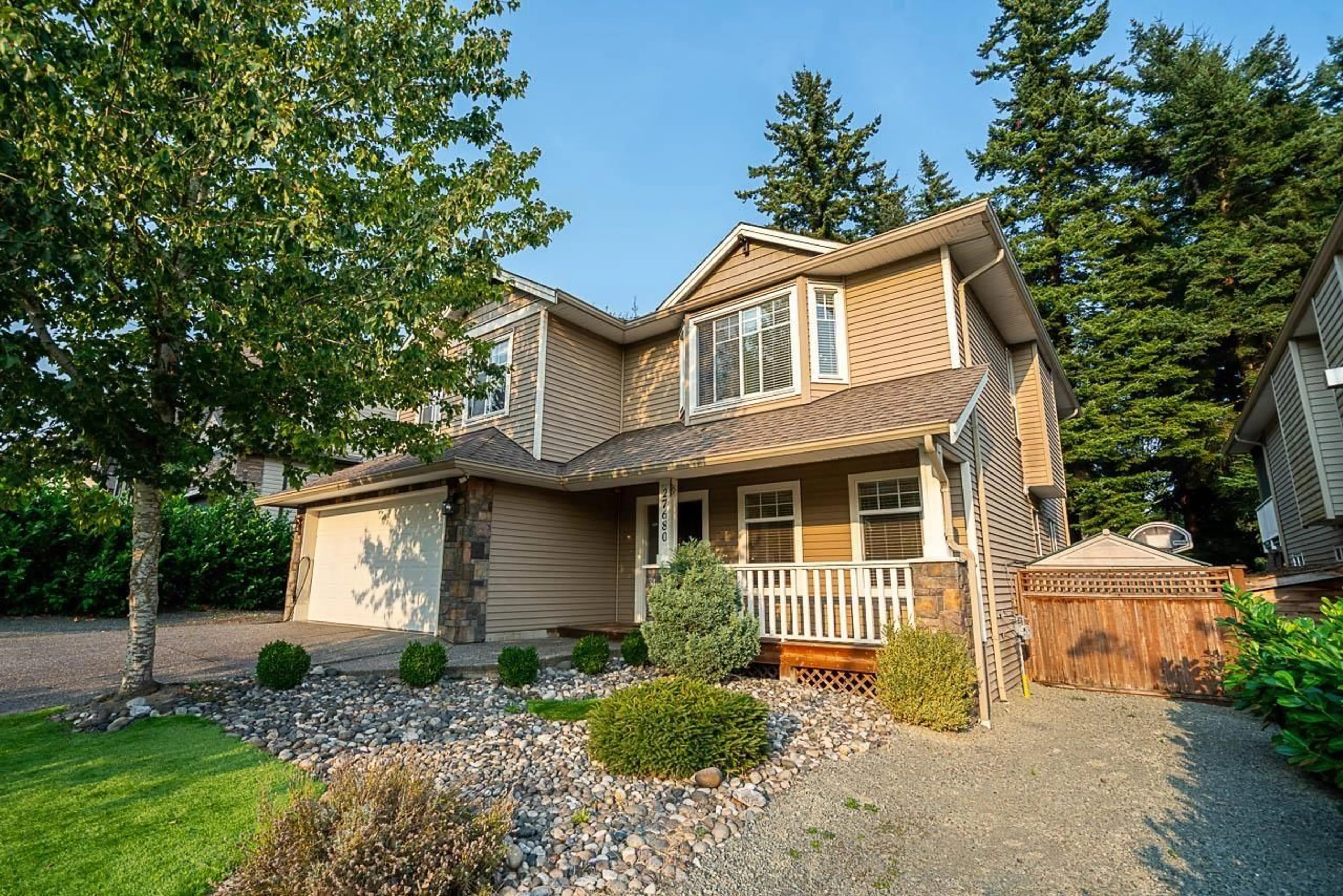 Home with vinyl exterior material, street for 27680 SIGNAL COURT, Abbotsford British Columbia V4X0A4