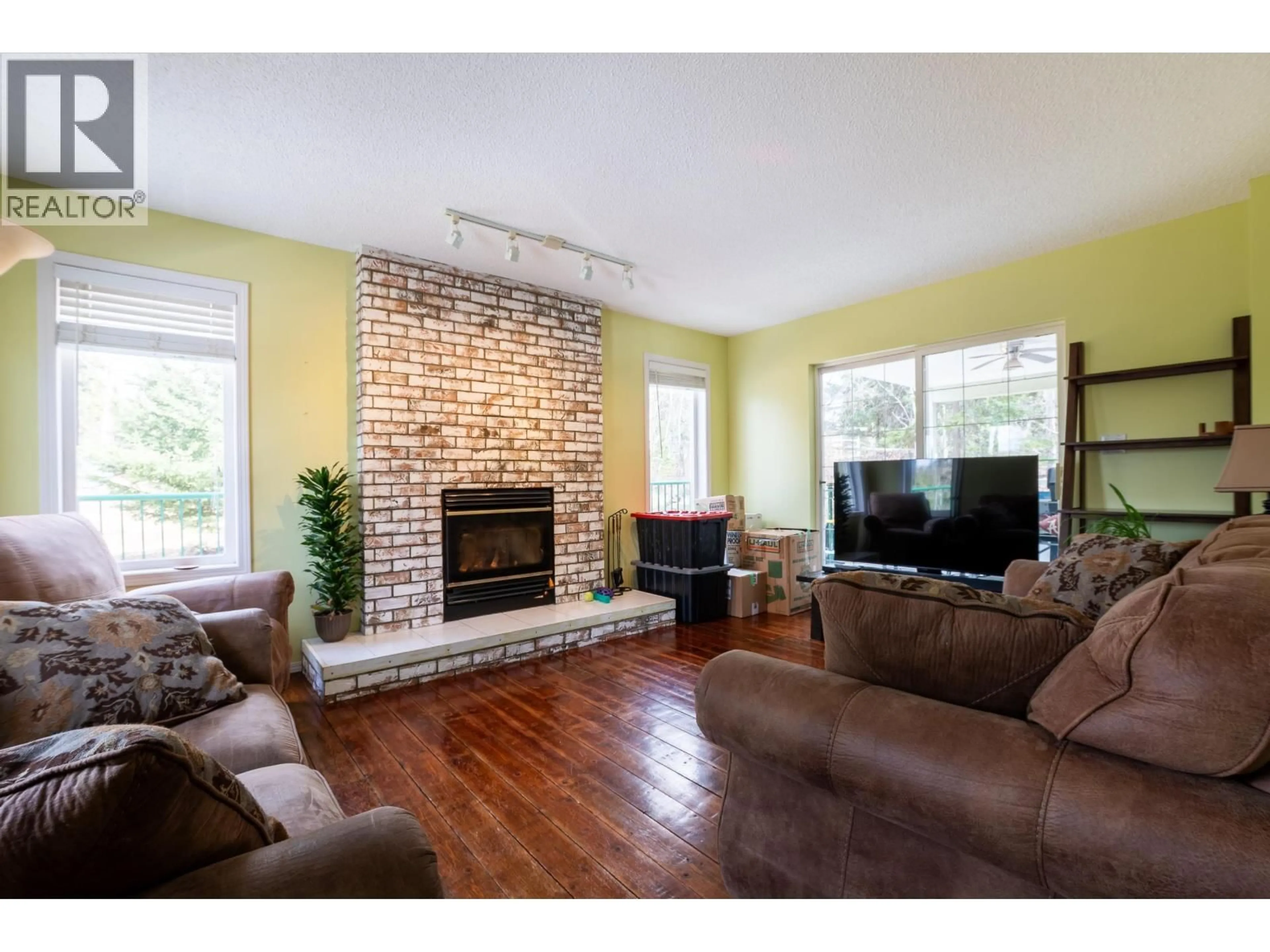 Living room with furniture, wood/laminate floor for 9200 SAMSON ROAD, Prince George British Columbia V2N5B1