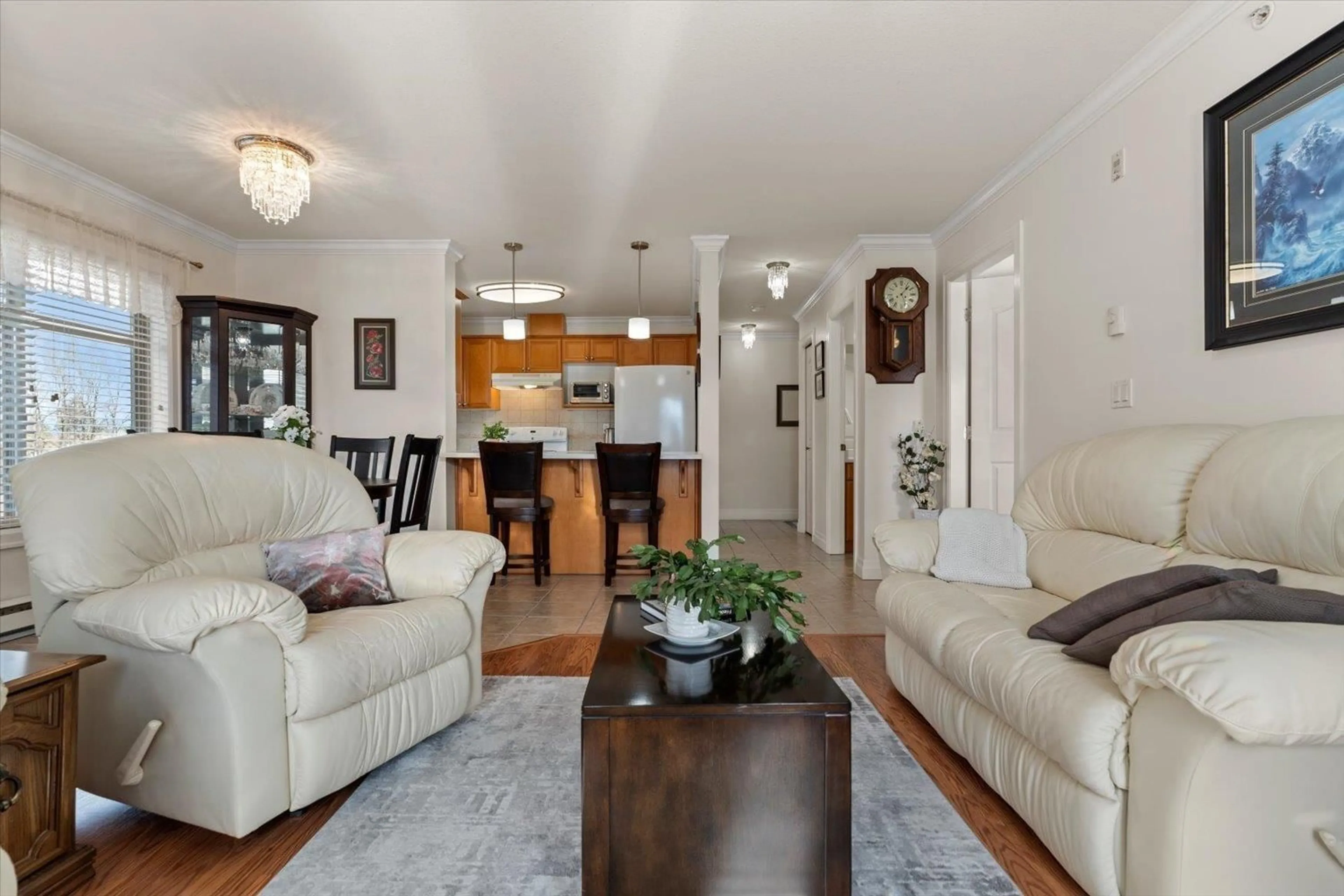 Living room with furniture, unknown for 404 - 45769 STEVENSON ROAD, Sardis British Columbia V2R5Z2