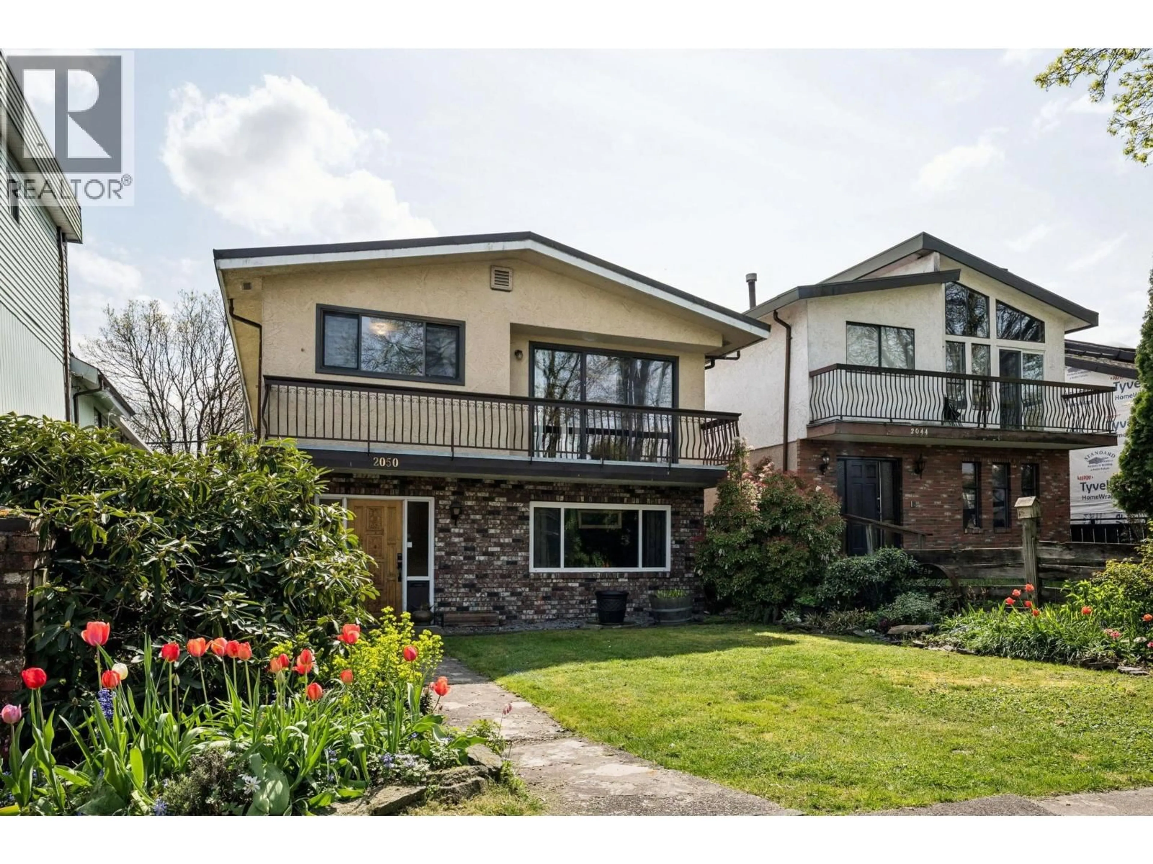 Unknown for 2050 13TH AVENUE, Vancouver British Columbia V5N2C4