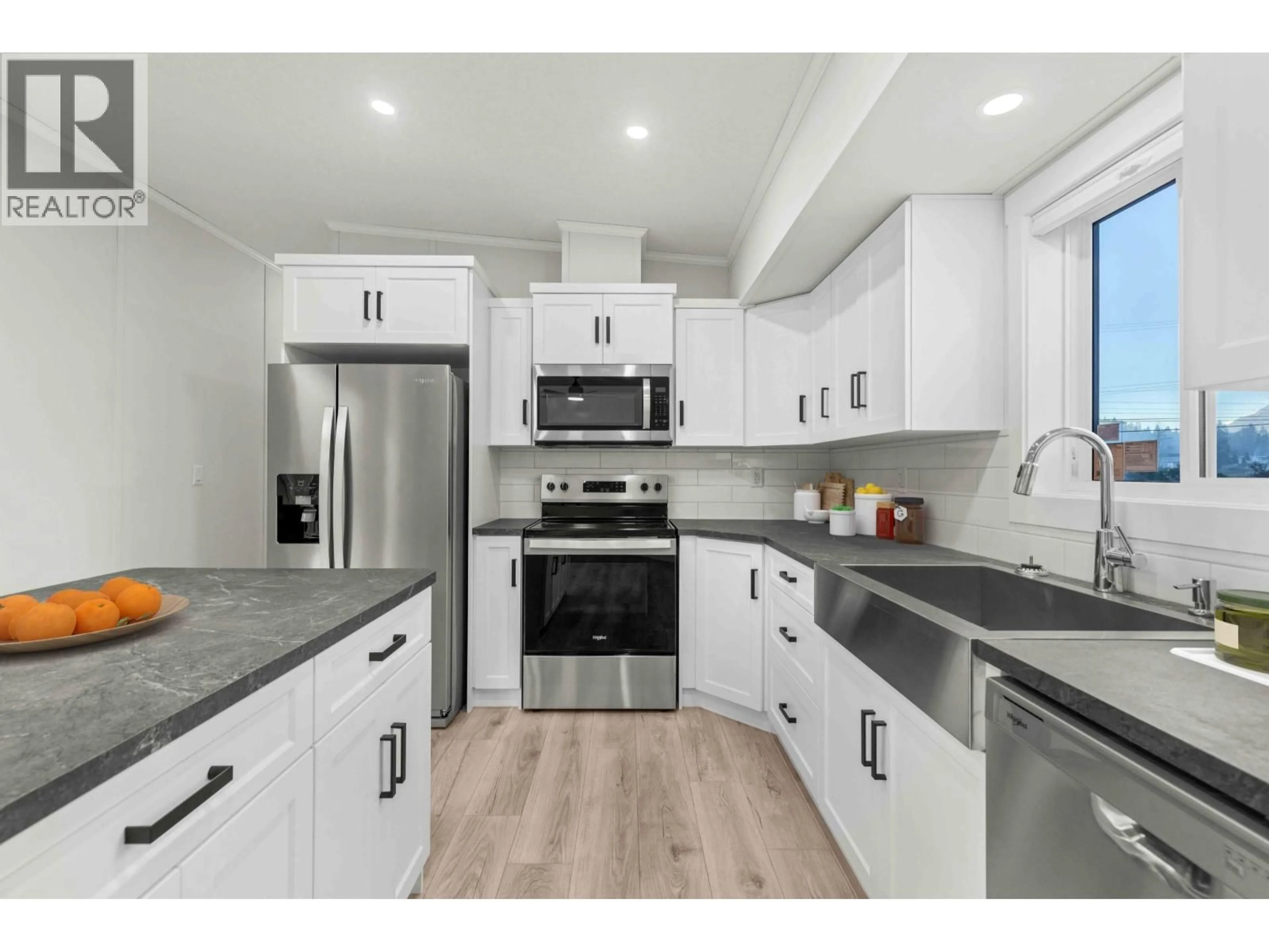 Open concept kitchen, unknown for 58 7370 99 HIGHWAY, Pemberton British Columbia V0N2L1