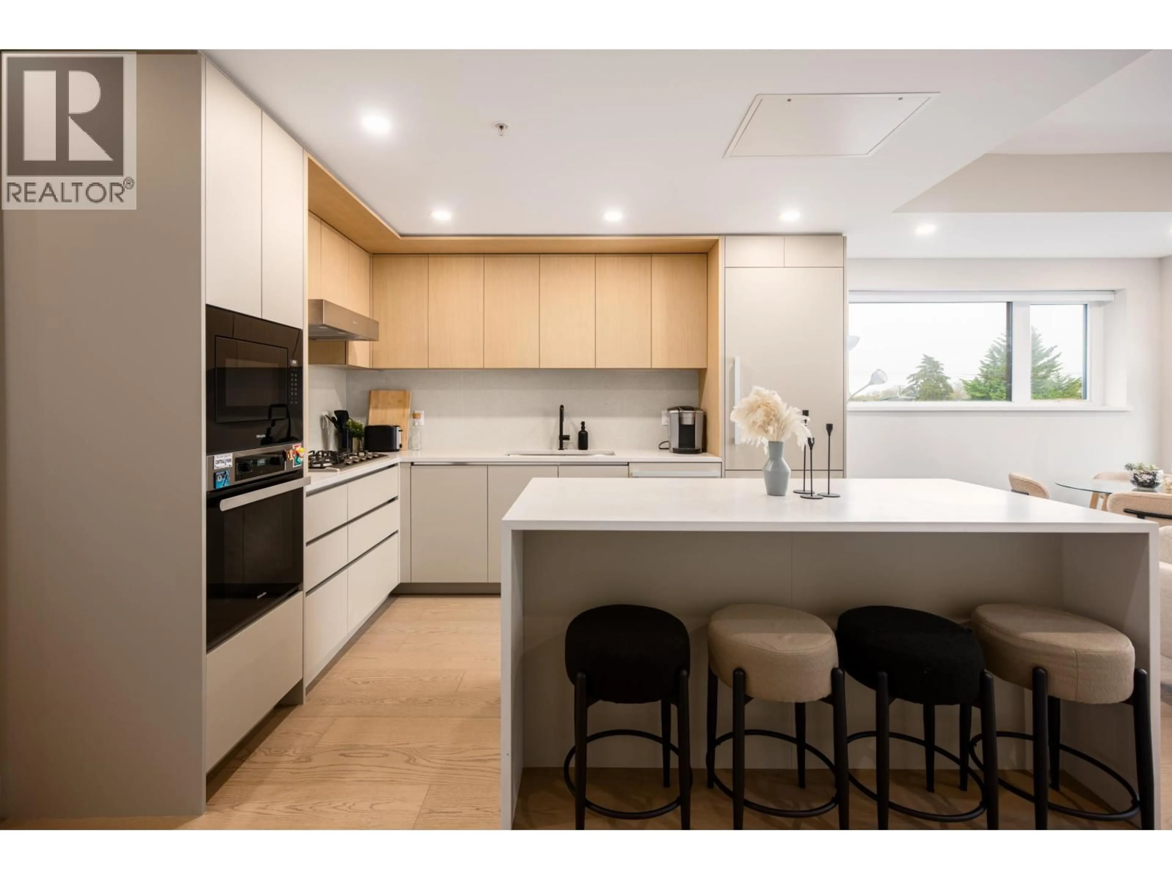 Contemporary kitchen, unknown for 2 - 128 WOODSTOCK AVENUE, Vancouver British Columbia V5Y2S2