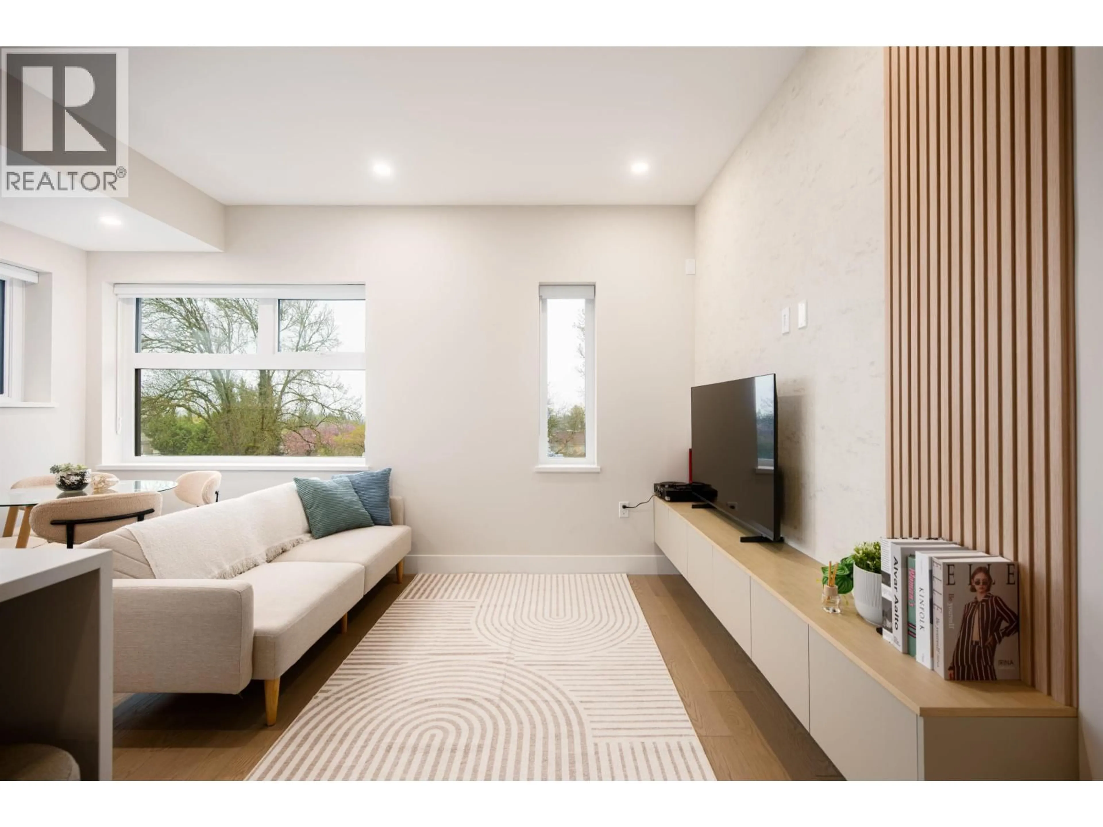 Living room with furniture, wood/laminate floor for 2 - 128 WOODSTOCK AVENUE, Vancouver British Columbia V5Y2S2
